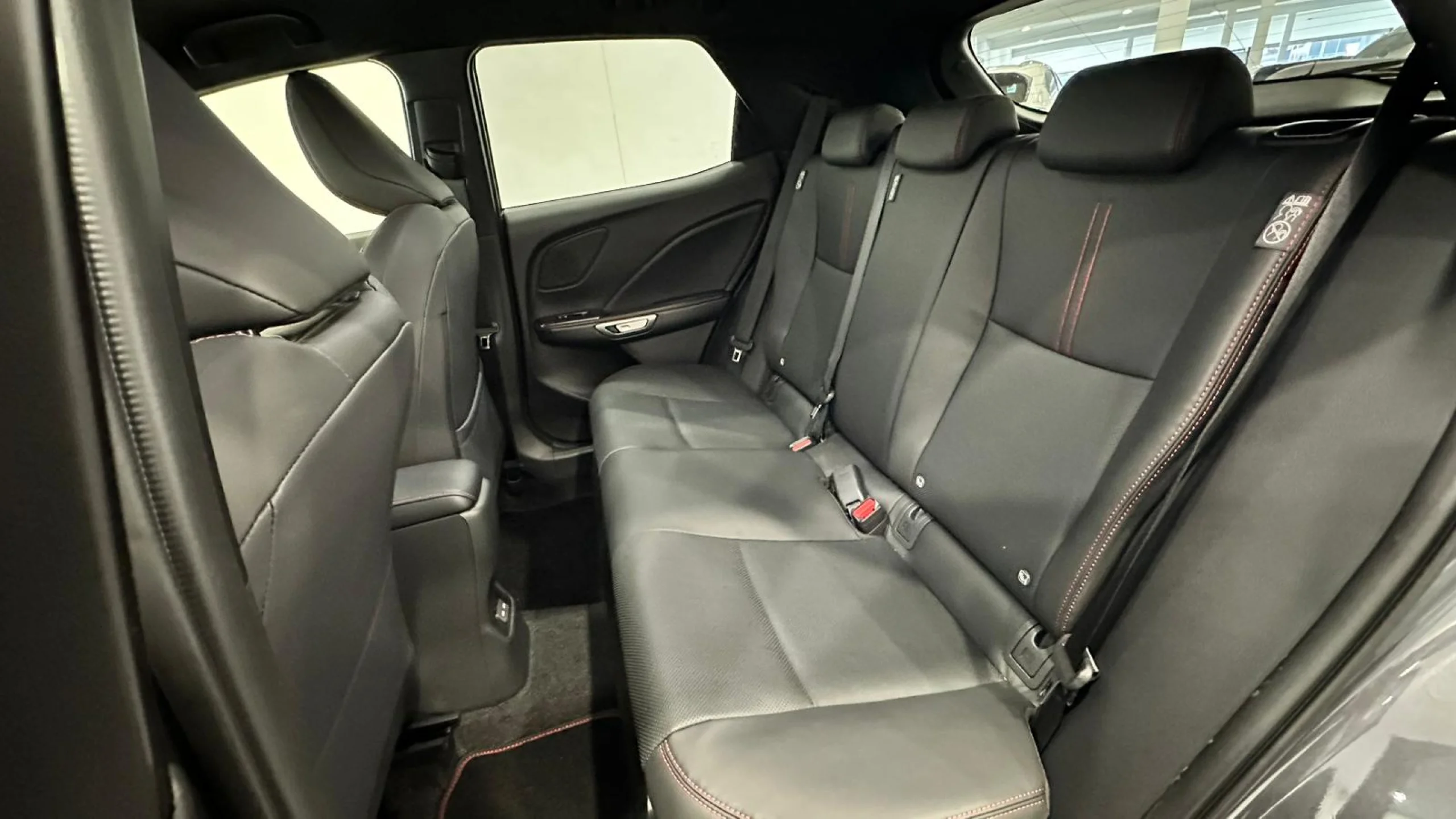 Lexus LBX EMOTION+ - Foto 8