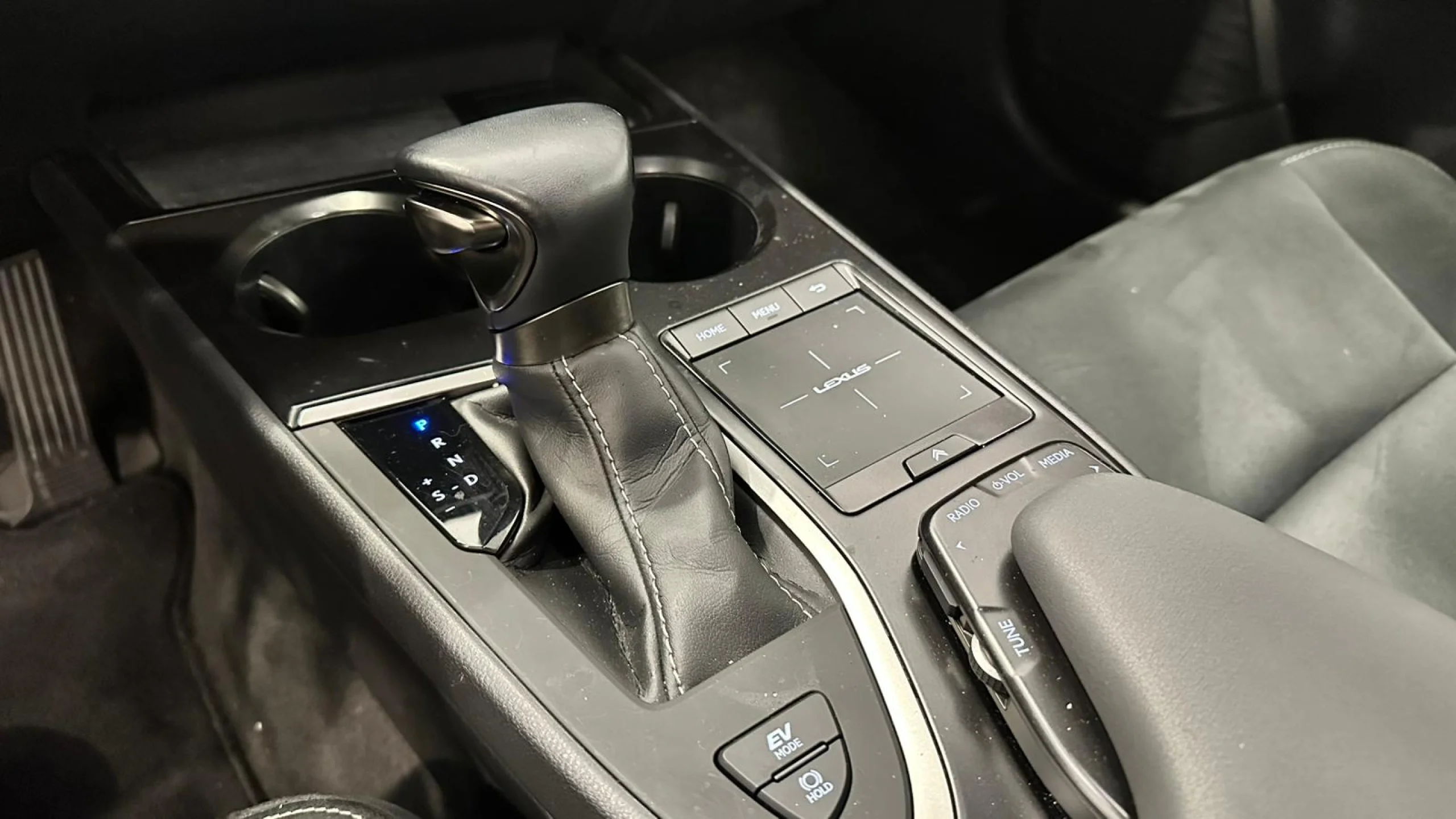Lexus UX 250h BUSINESS 2.0 Híbrido Gasolina Transmisión Auto - Foto 10