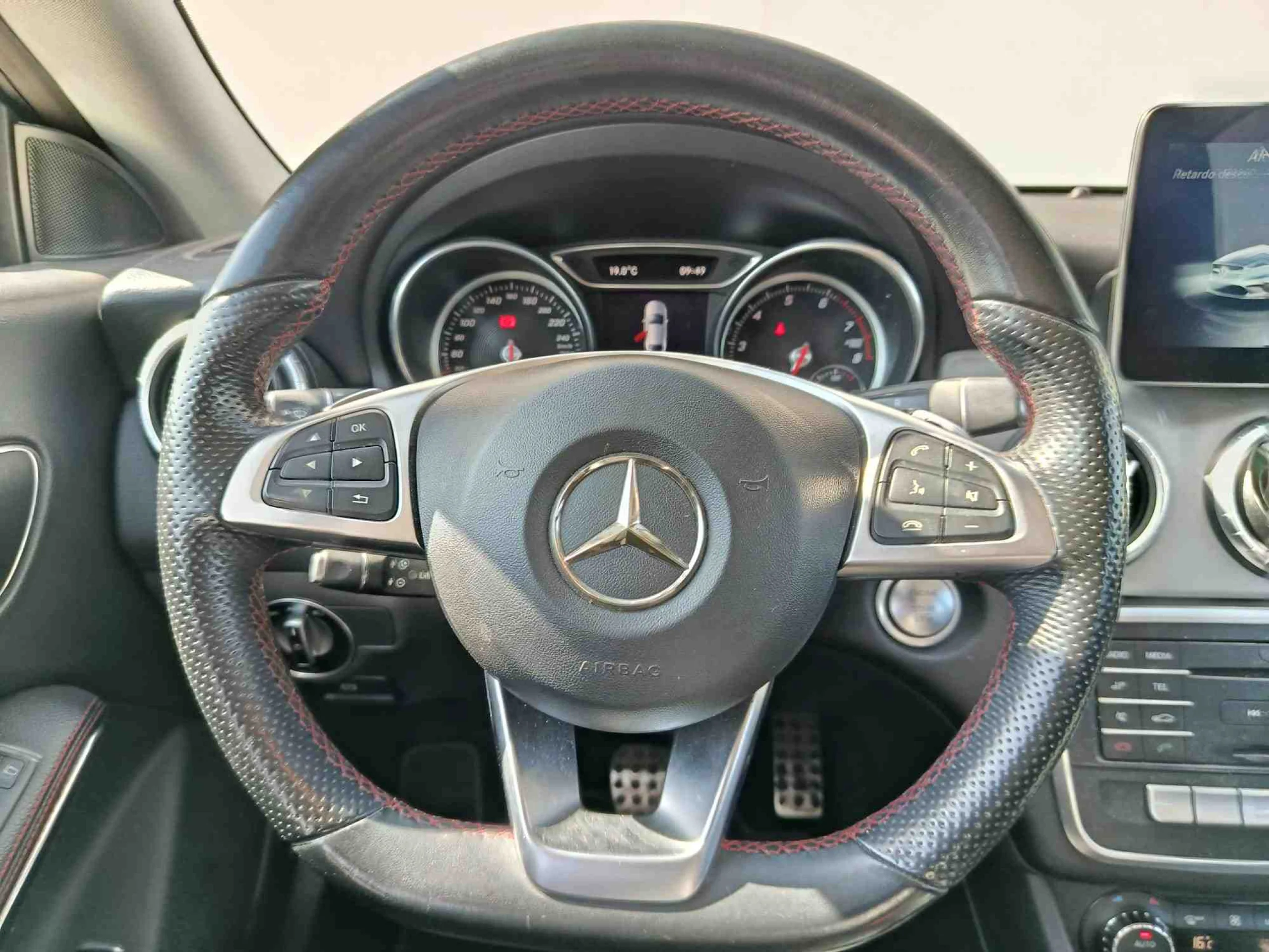 Mercedes-Benz CLA 180 AMG - Foto 14