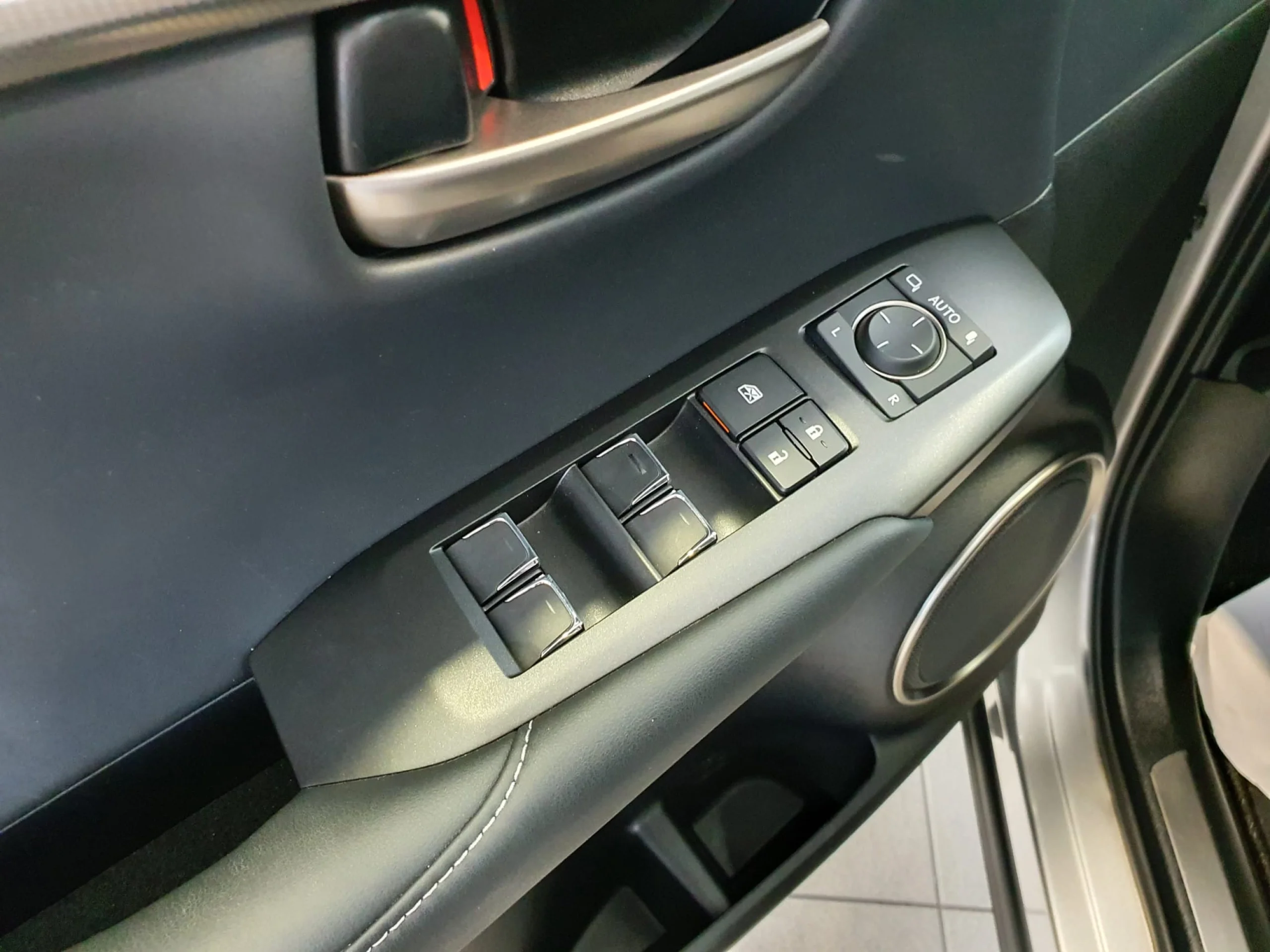 Lexus NX 300h NX300H PREMIUM 2WD - Foto 18