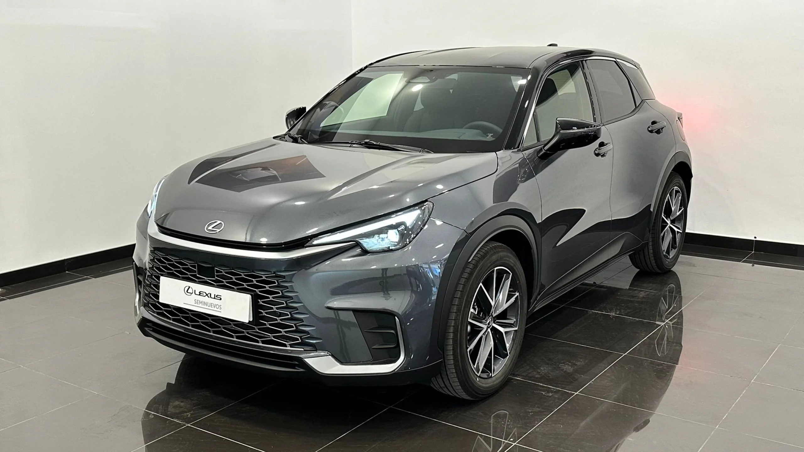 Lexus LBX EMOTION+ - Foto 1