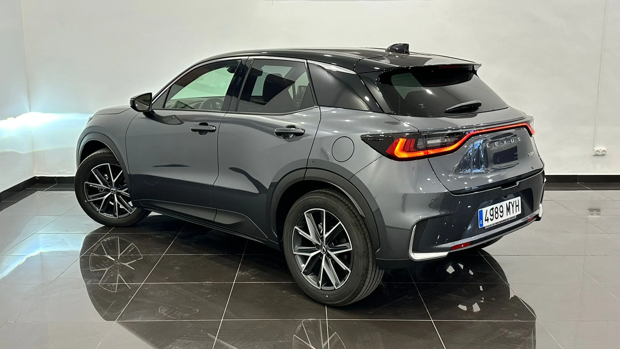 Lexus LBX EMOTION+ - Foto 3