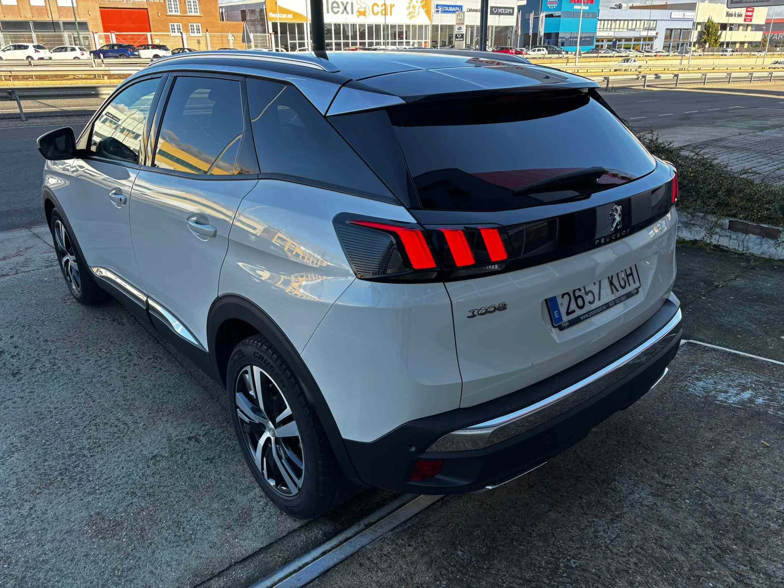 Peugeot 3008 1.2 S&amp;S PureTech Allure EAT6 130 - Foto 6