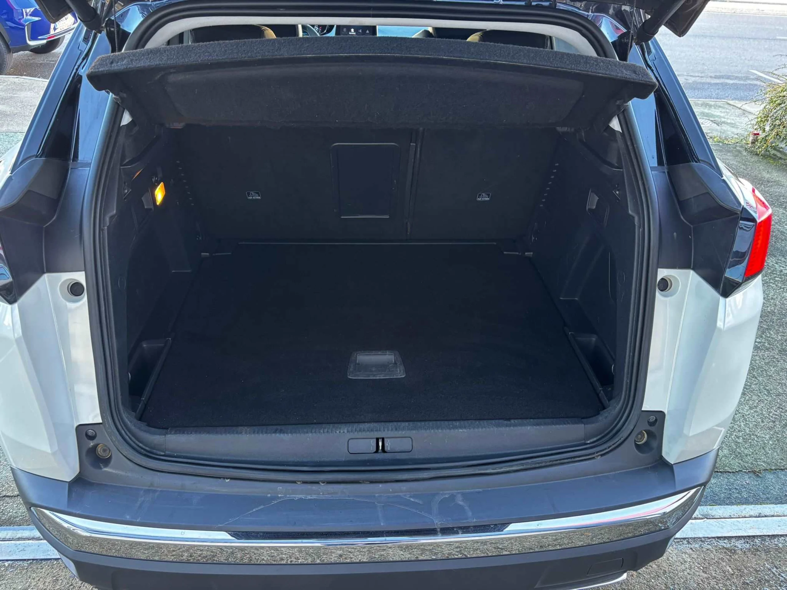 Peugeot 3008 1.2 S&amp;S PureTech Allure EAT6 130 - Foto 8