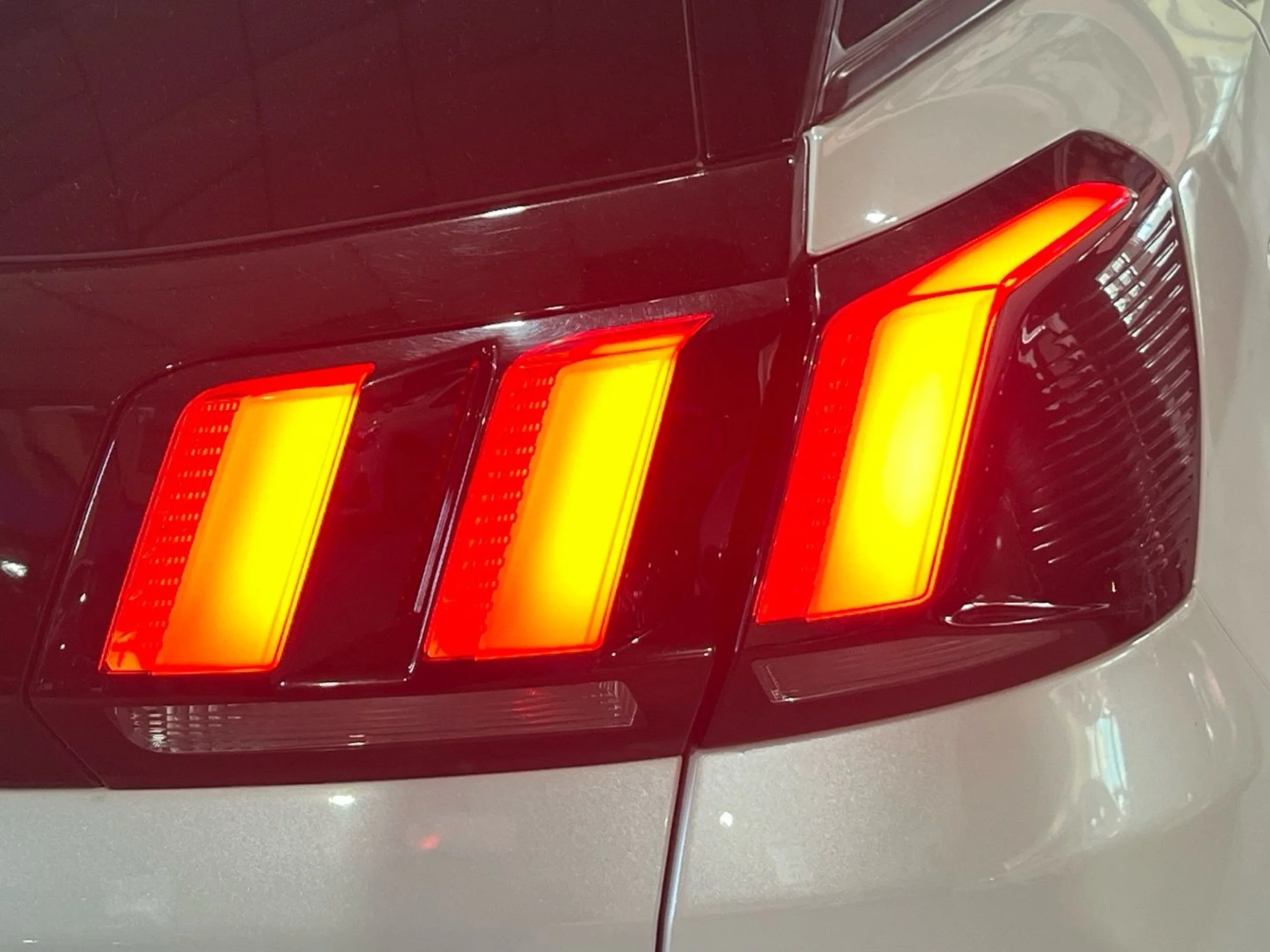 Peugeot 3008 1.2 S&amp;S PureTech Allure EAT6 130 - Foto 8