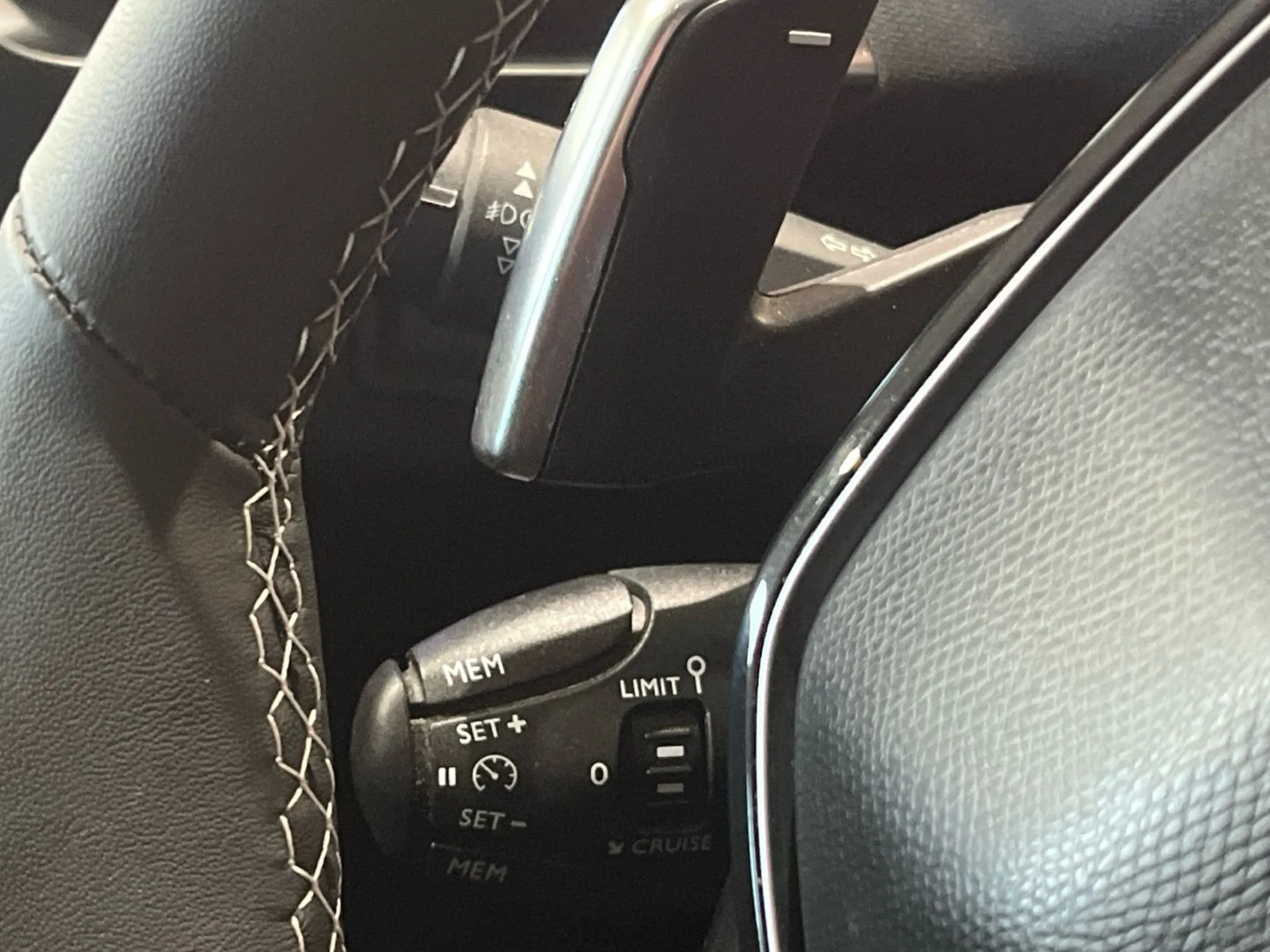 Peugeot 3008 1.2 S&amp;S PureTech Allure EAT6 130 - Foto 13