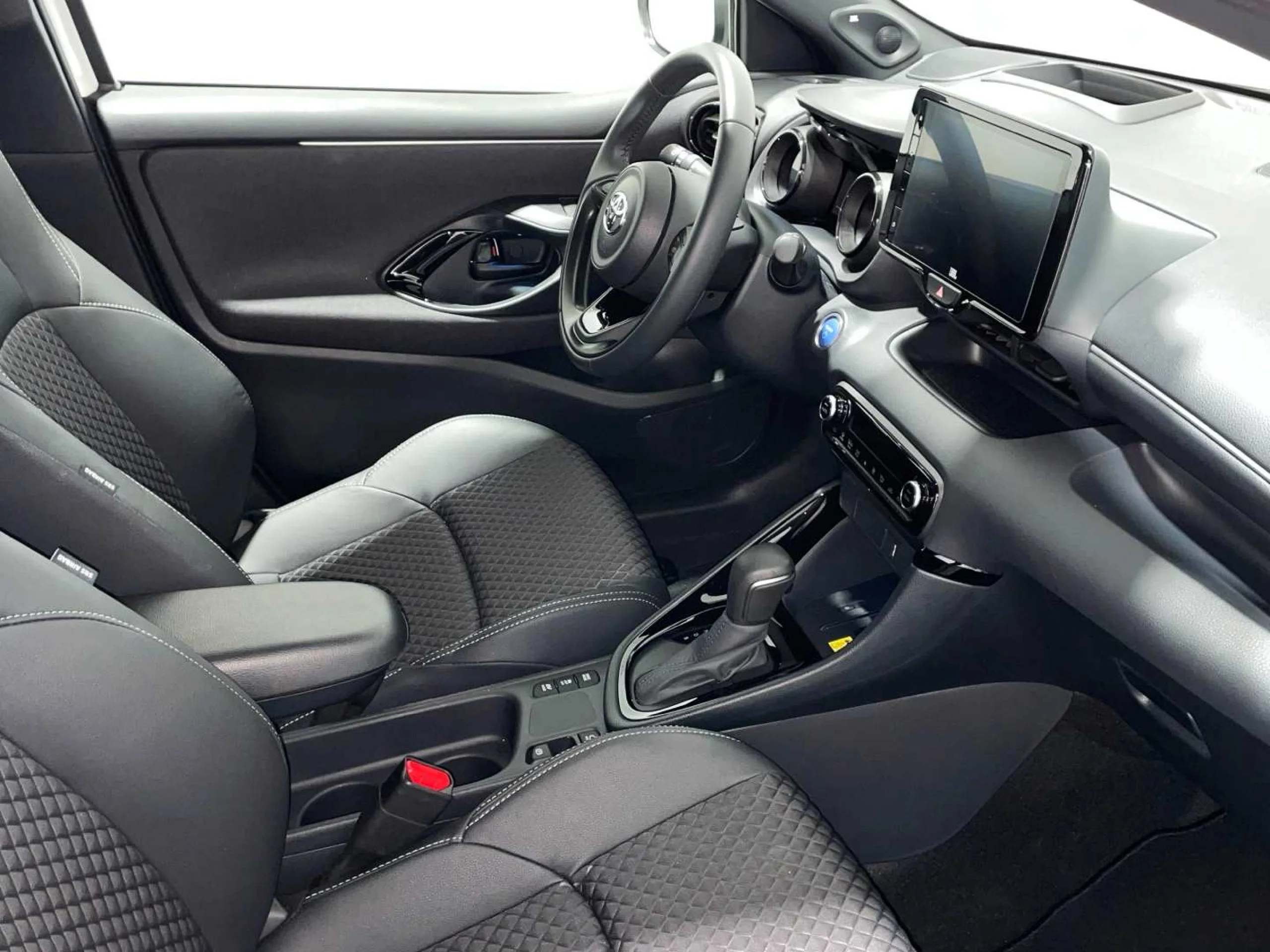 Toyota Yaris 120H Style - Foto 10