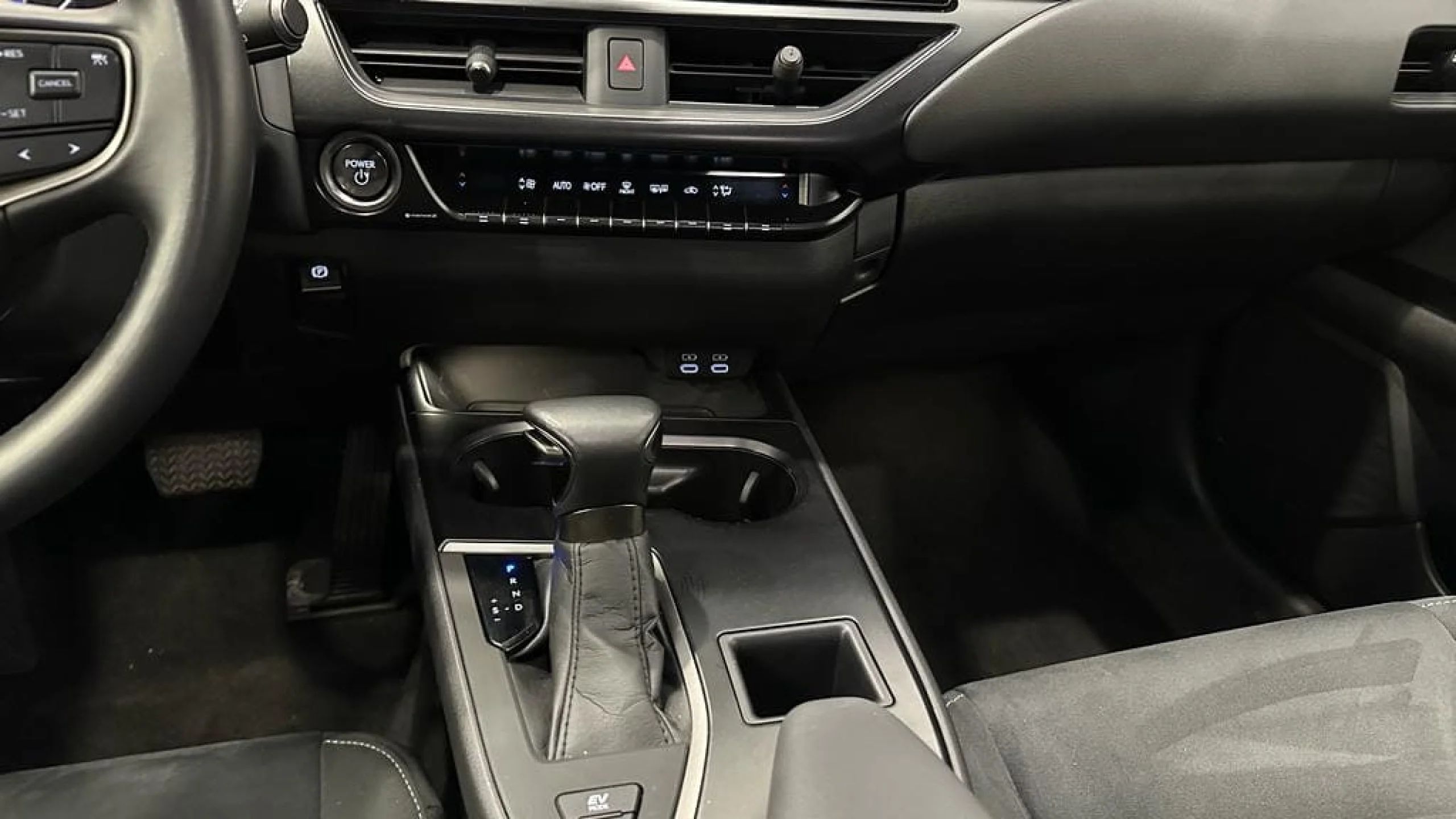 Lexus UX 250h 2WD PREMIUM - Foto 9