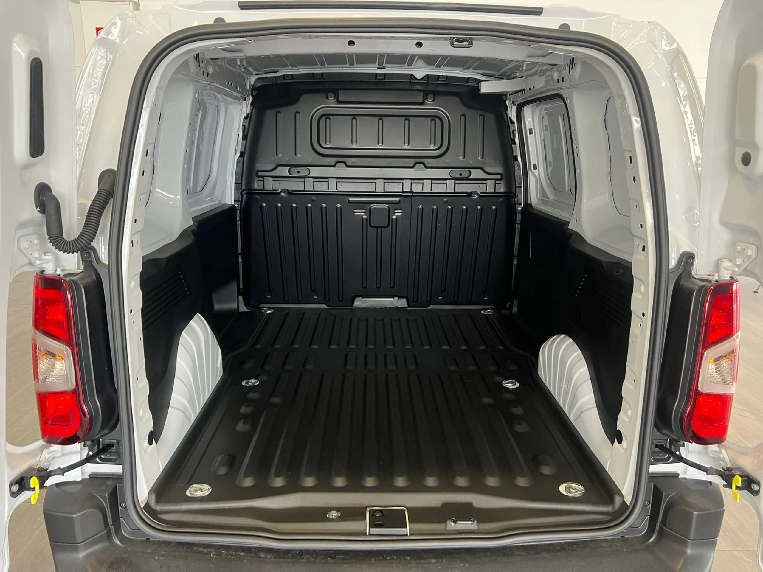 Toyota Proace City Van 1.5D 100CV 6TM GX 650KG - Foto 4