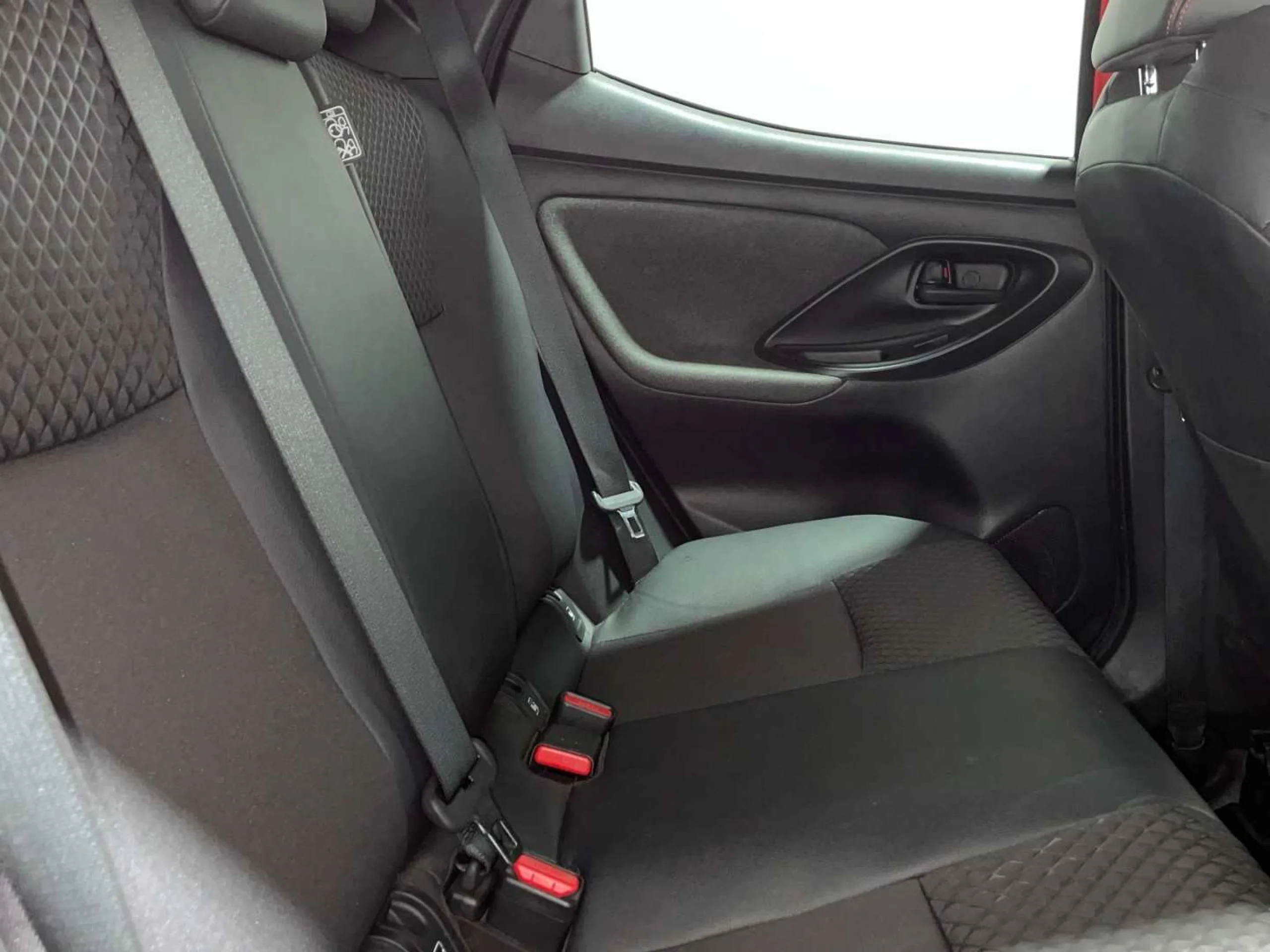 Toyota Yaris 120H Style - Foto 8