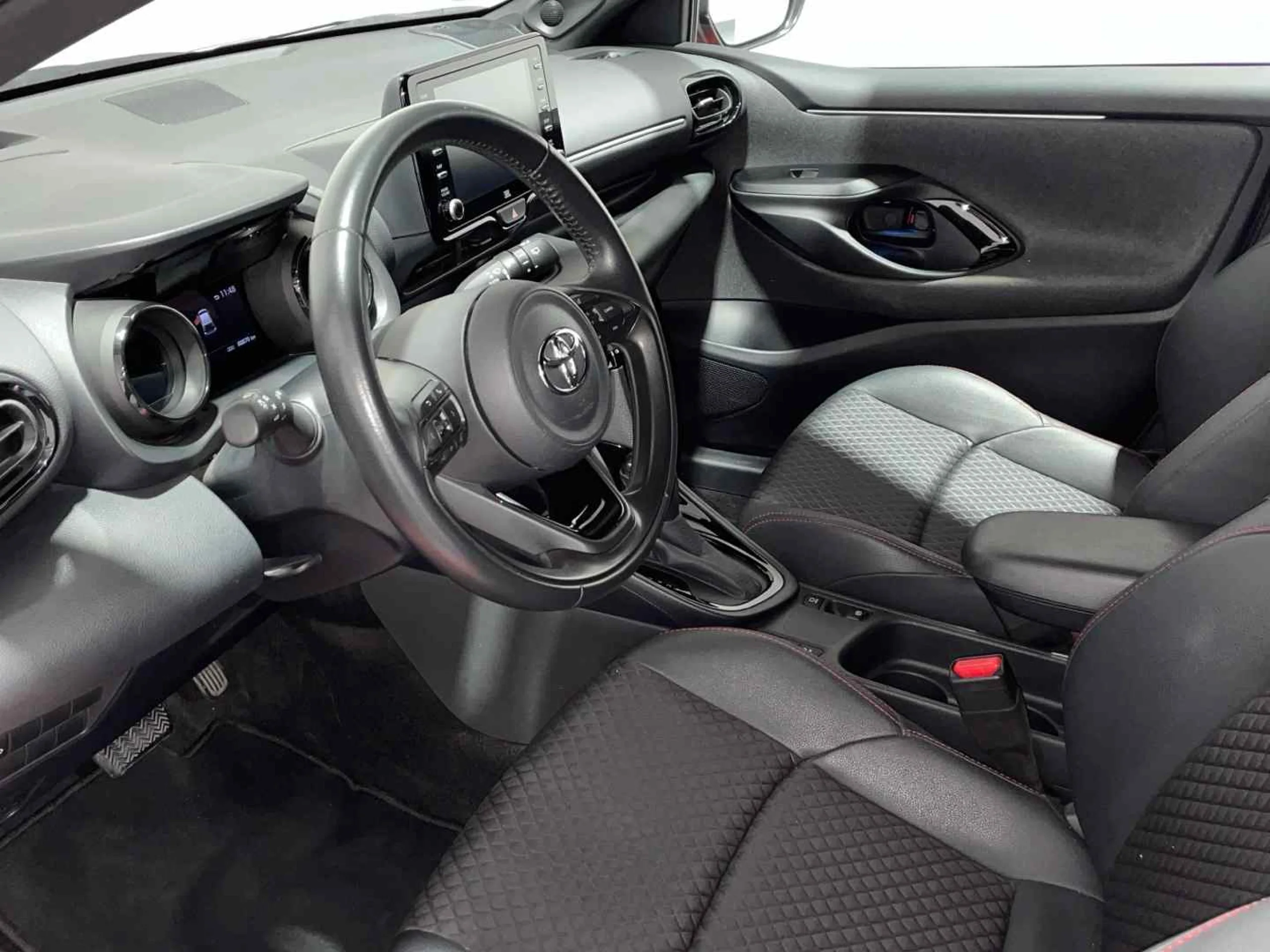 Toyota Yaris 120H Style - Foto 10