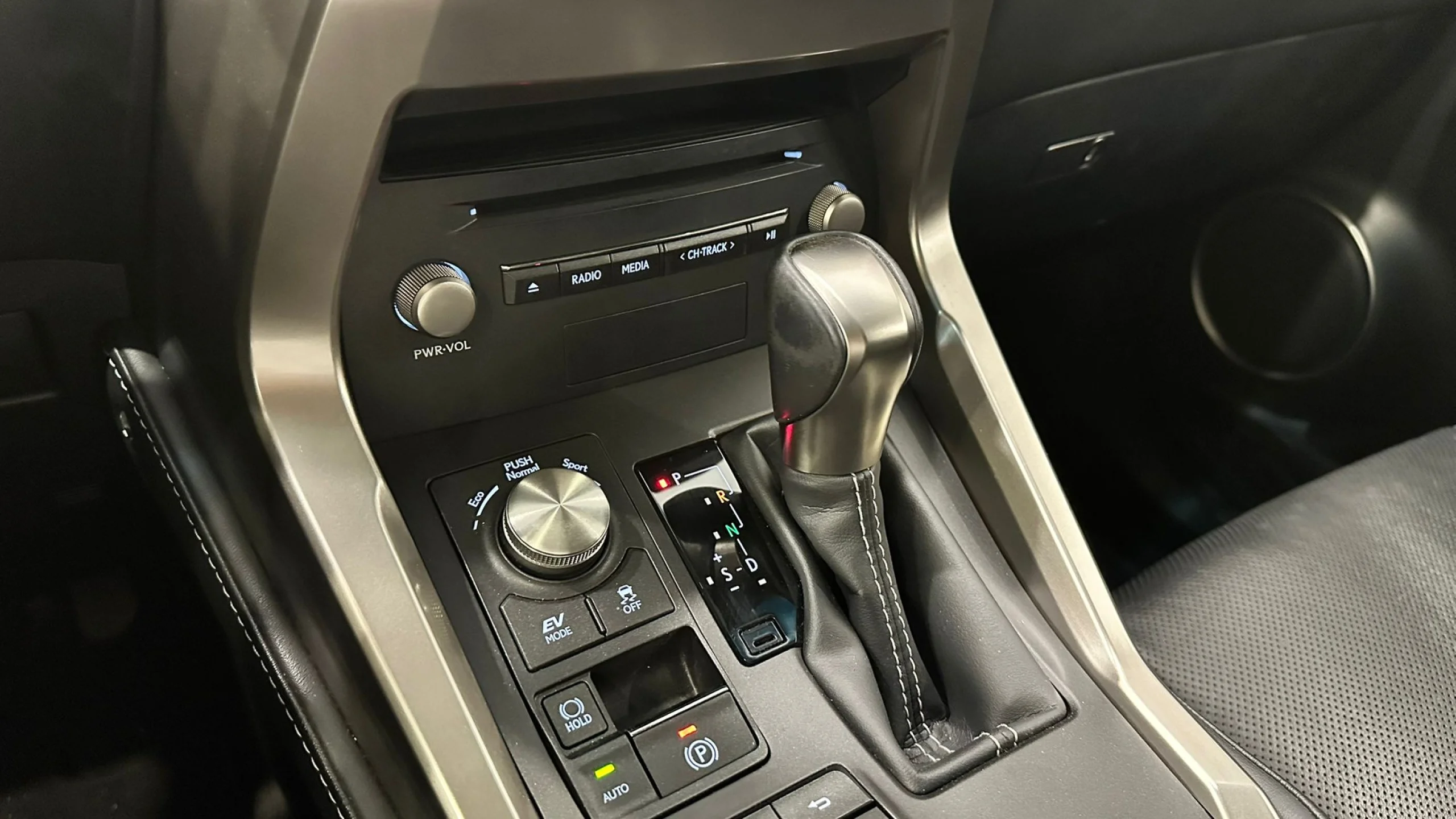Lexus NX 300h EXECUTIVE NAVIGATION 4WD - Foto 12