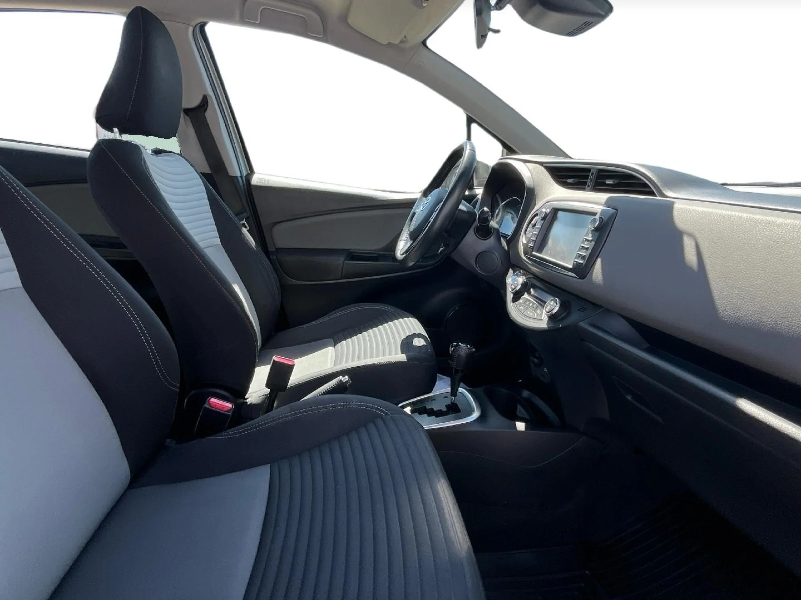 Toyota Yaris 100H Active - Foto 6