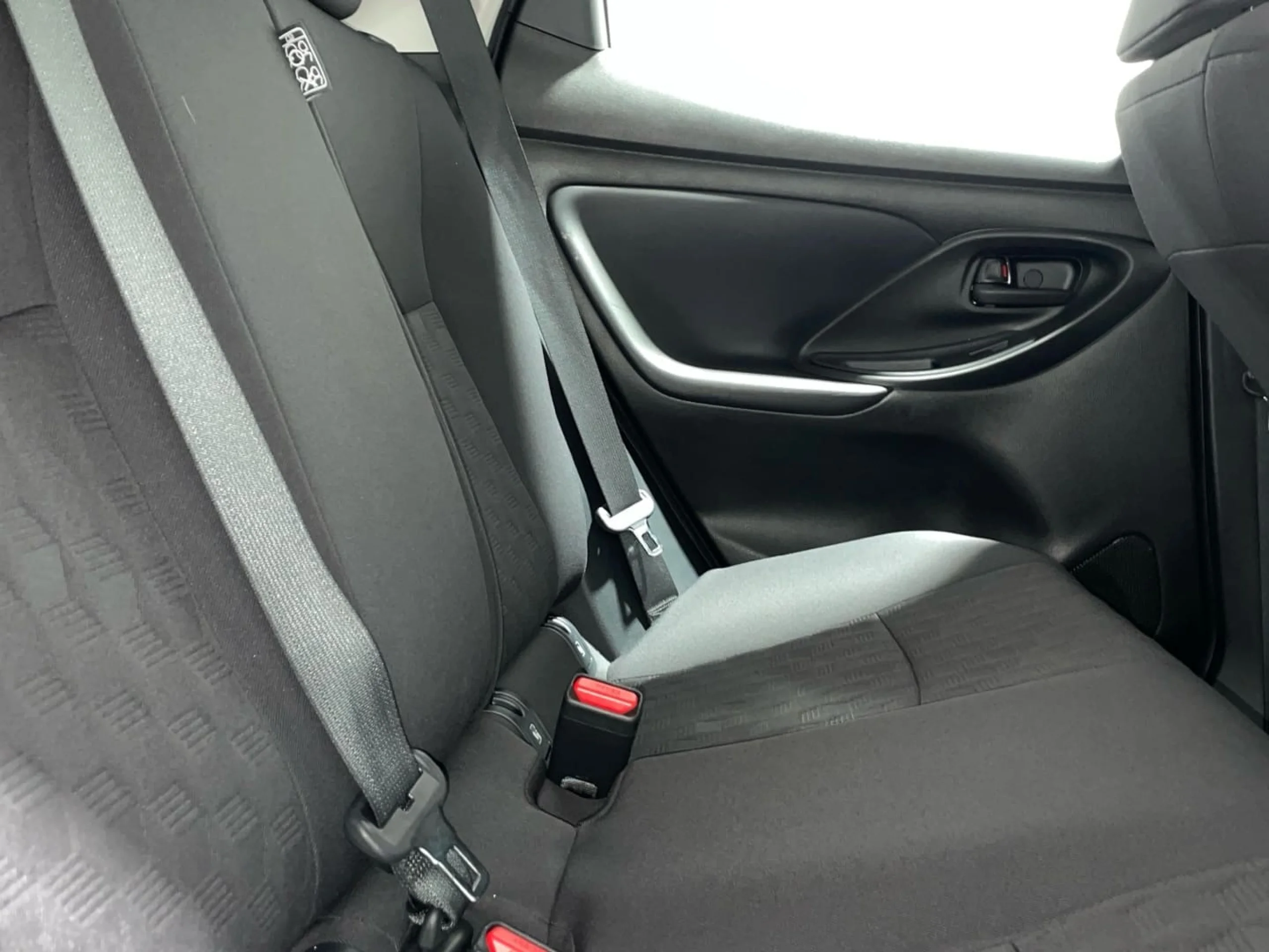 Toyota Yaris 120H Active Plus - Foto 14