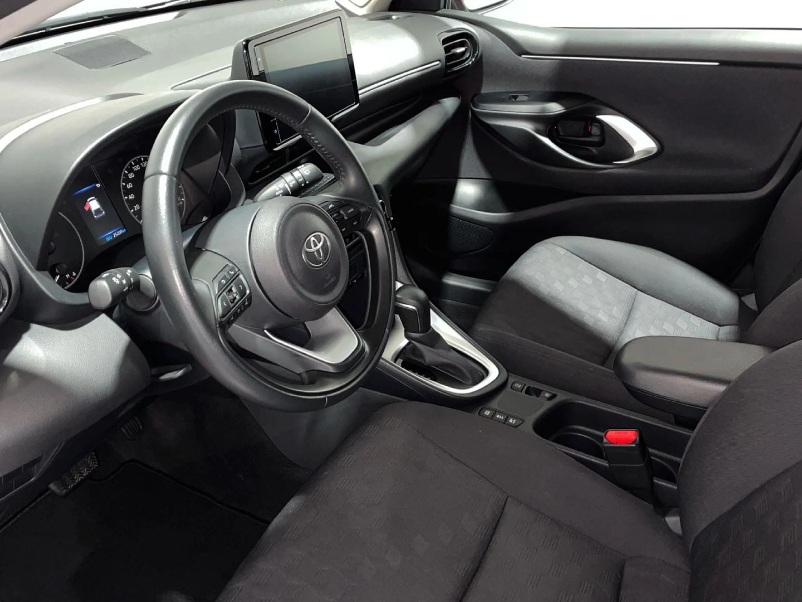 Toyota Yaris 120H Active Plus - Foto 9