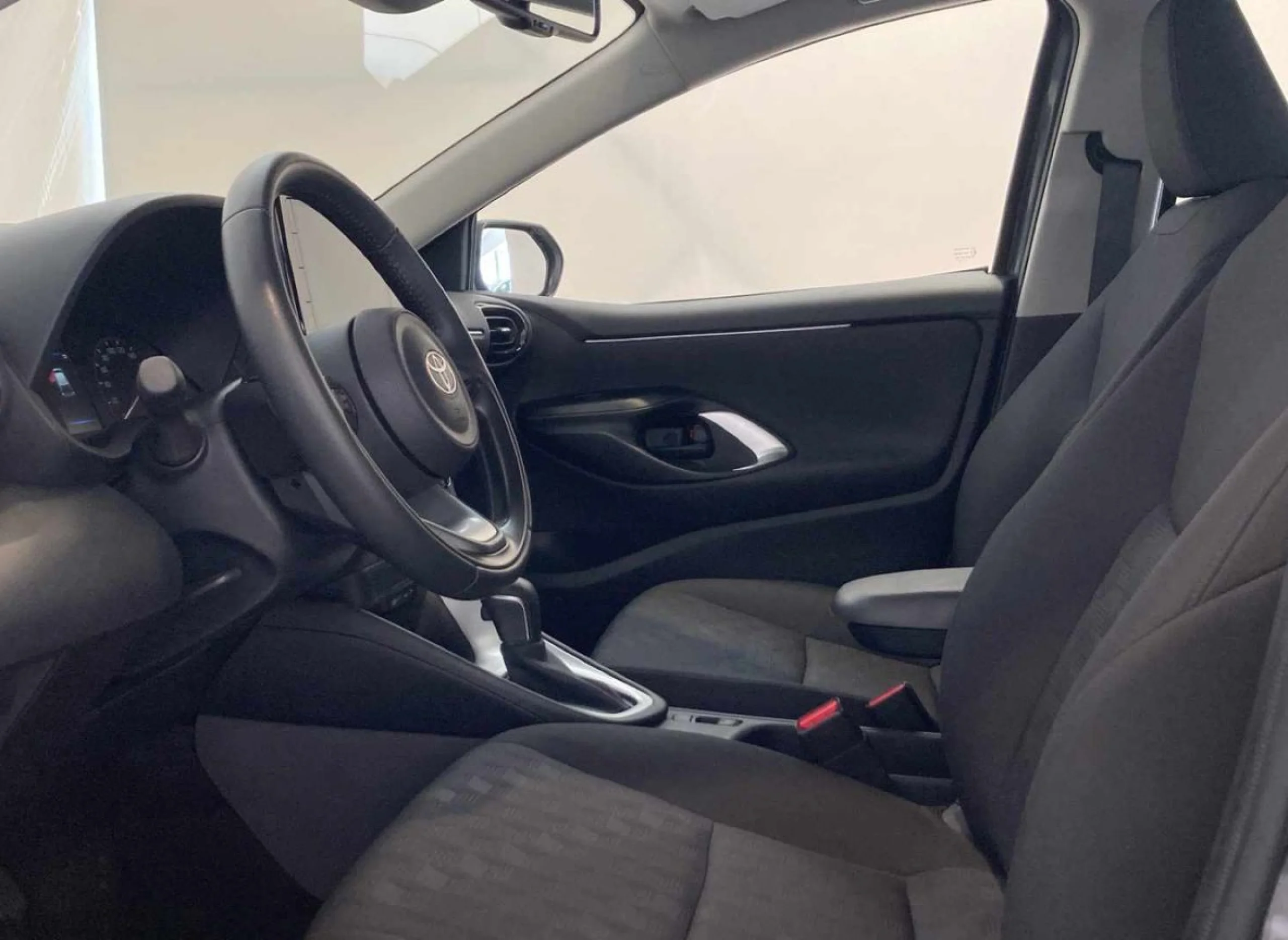 Toyota Yaris 120H Active Plus - Foto 11