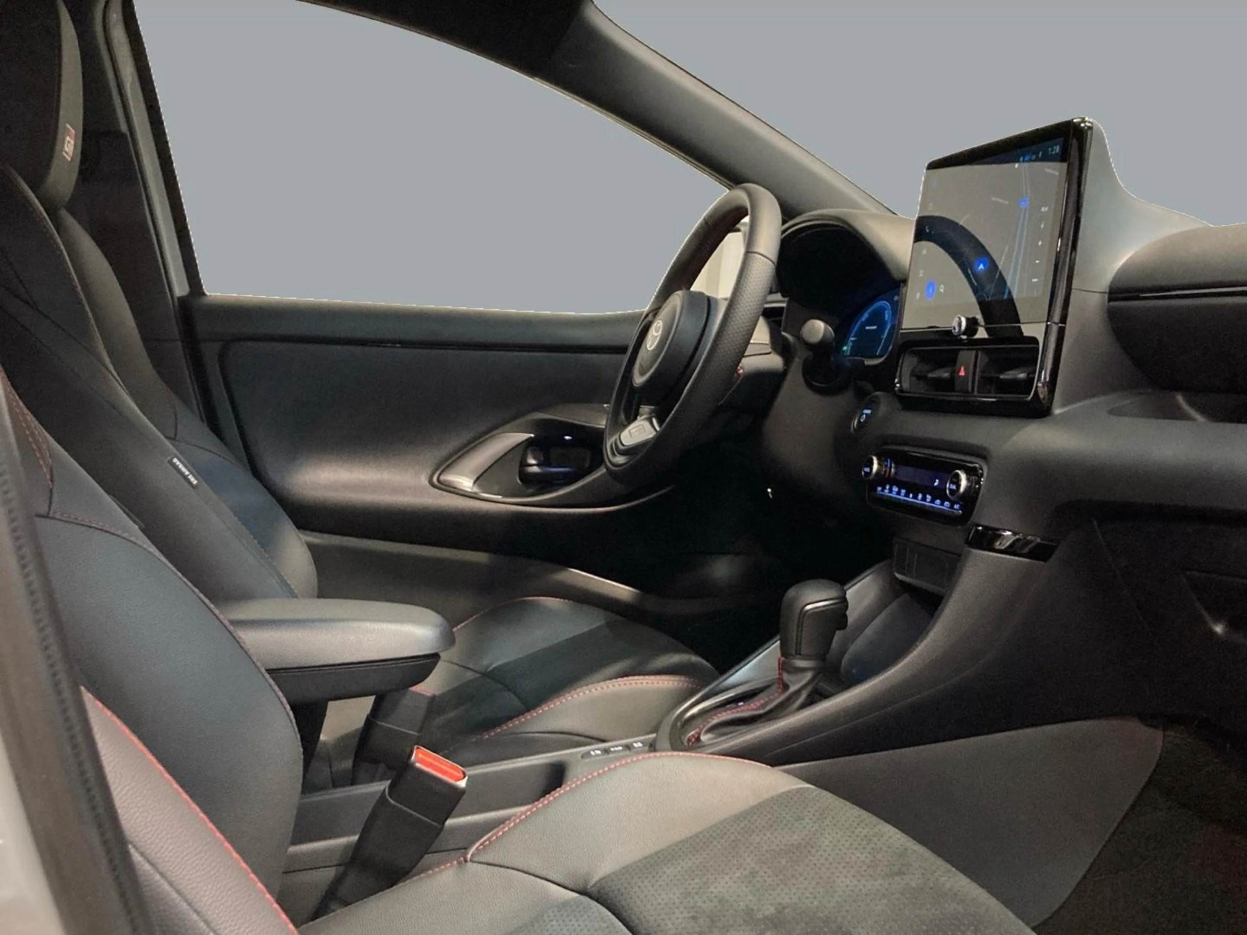 Toyota Yaris 130H GR Sport Plus - Foto 6