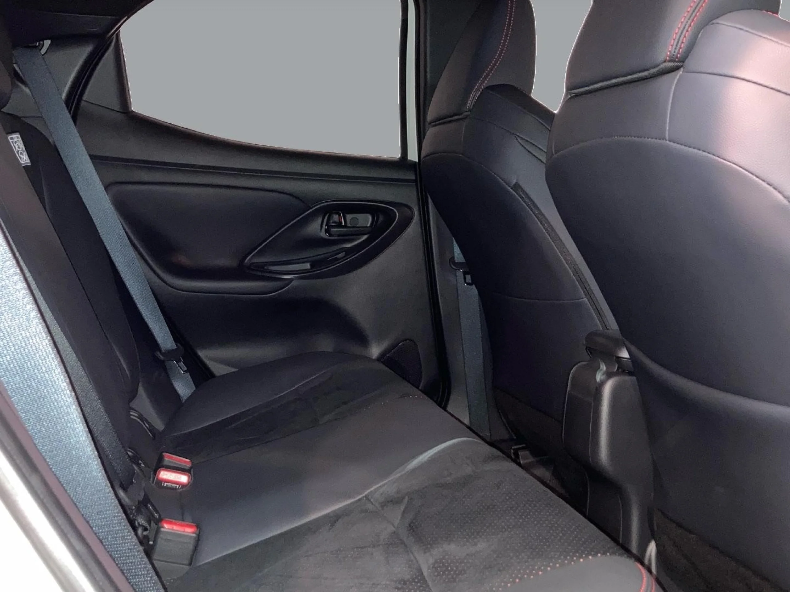 Toyota Yaris 130H GR Sport Plus - Foto 7