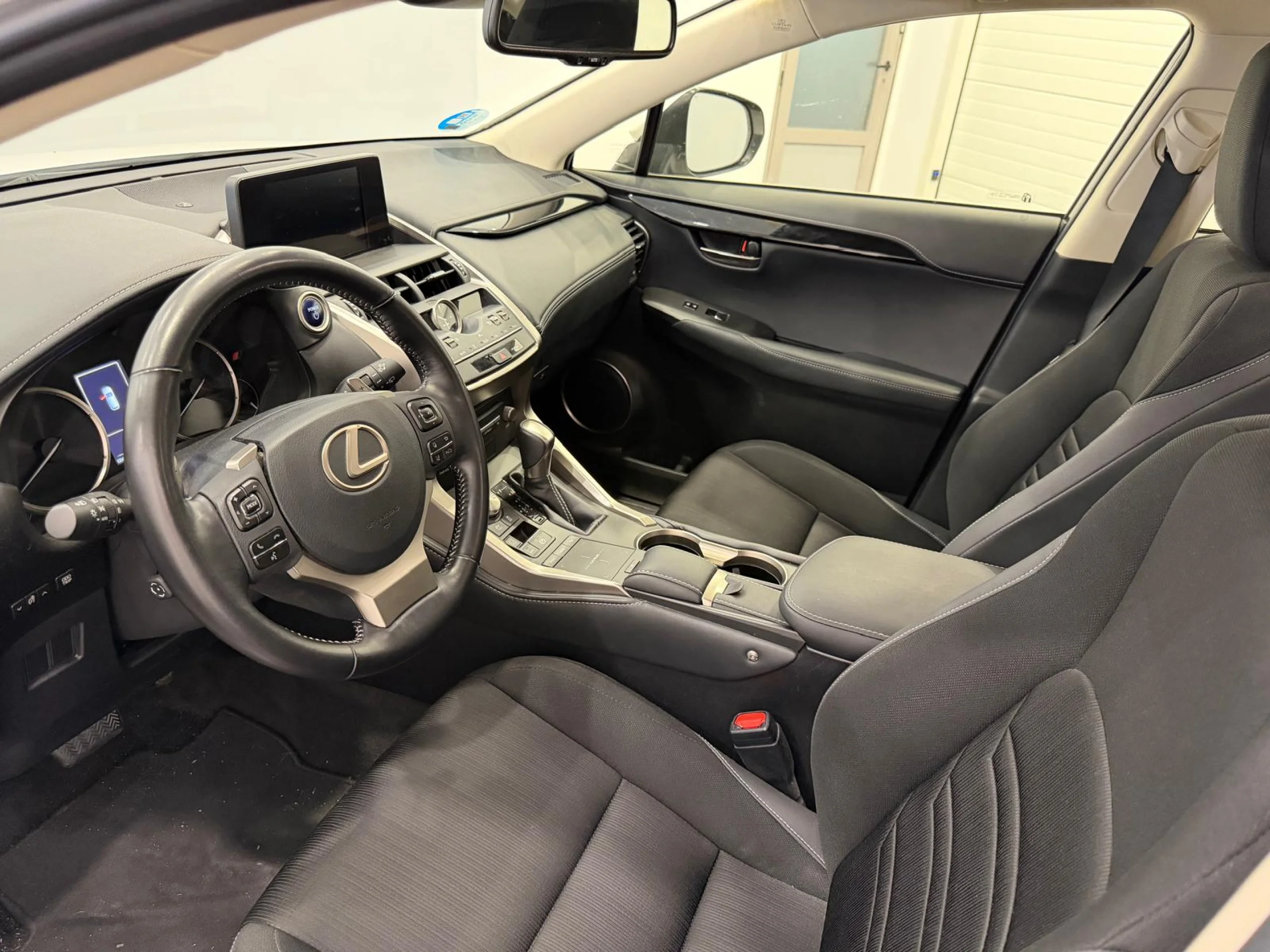 Lexus NX 300h Business Navigation 2WD - Foto 7
