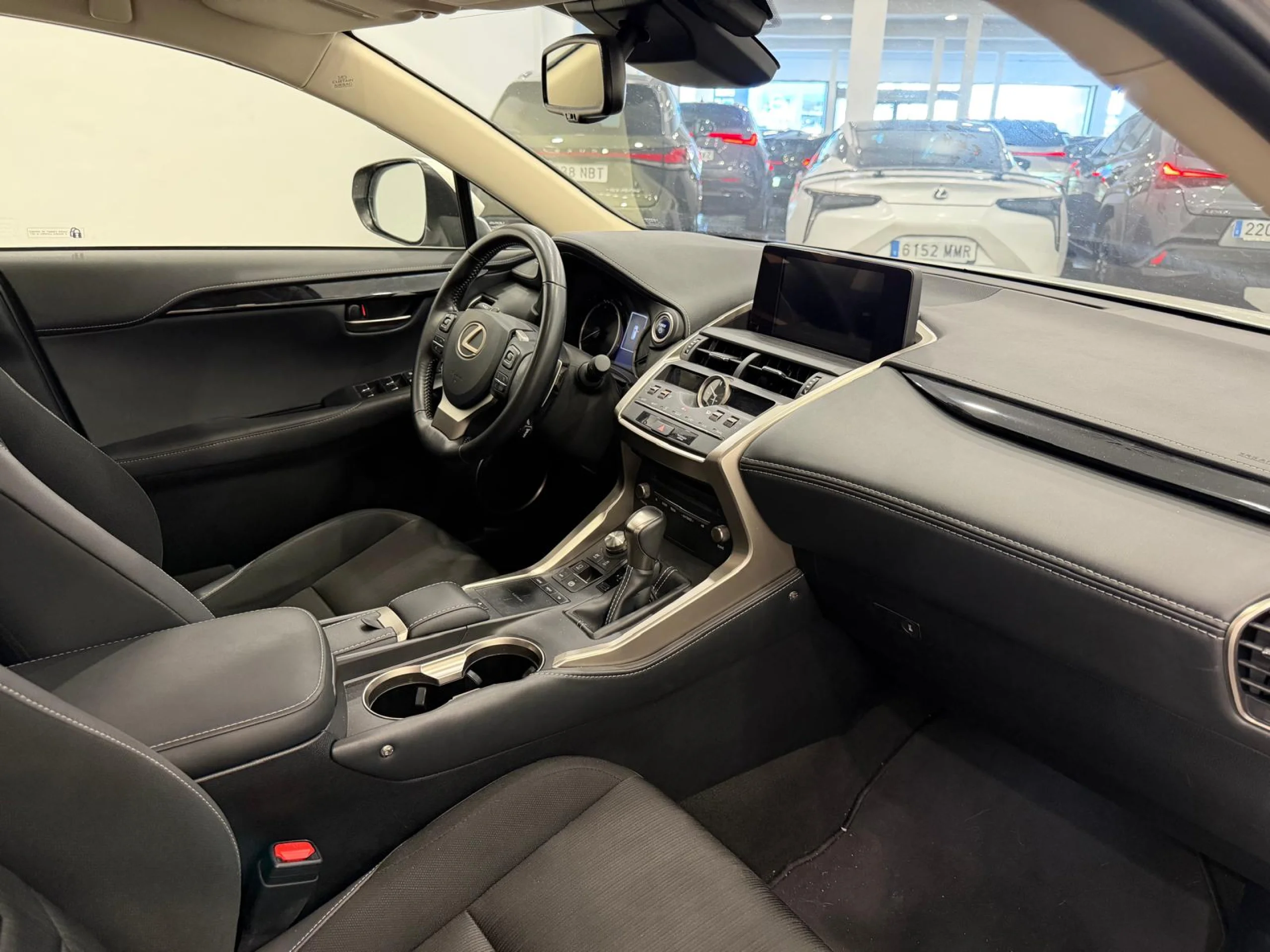 Lexus NX 300h Business Navigation 2WD - Foto 14
