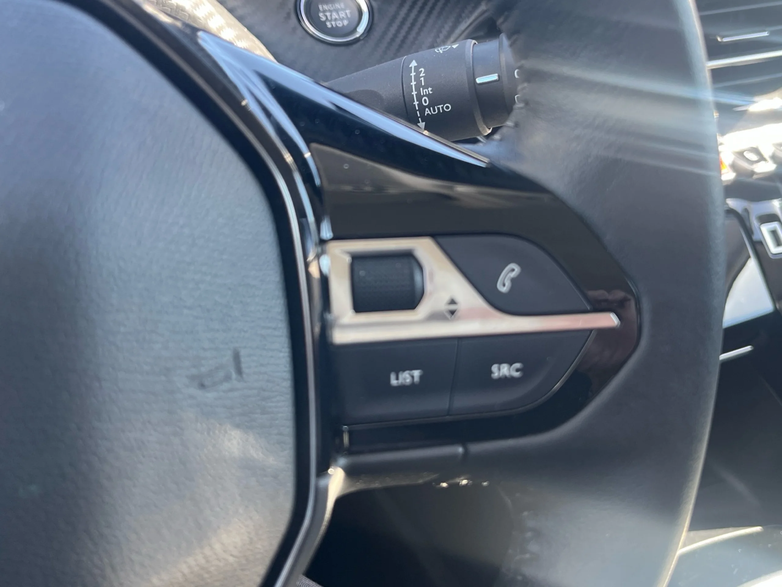 Peugeot 208 PURE TECH ALLURE 1.2 - Foto 9