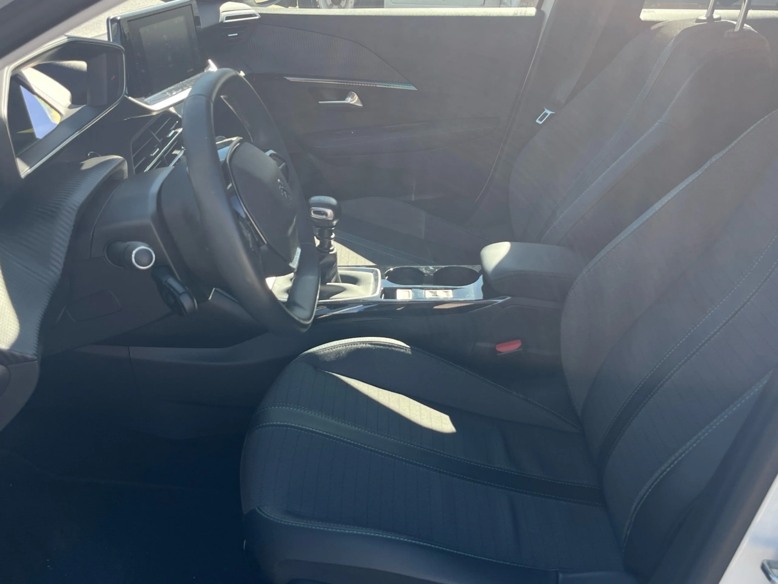 Peugeot 208 PURE TECH ALLURE 1.2 - Foto 10