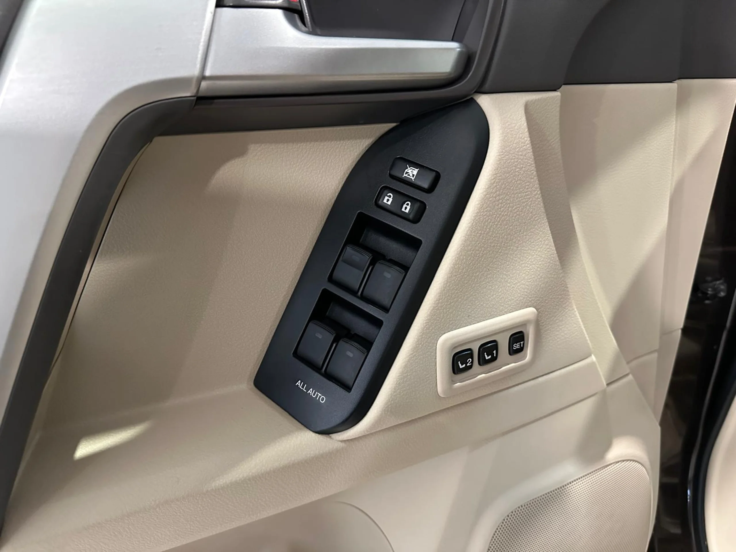 Toyota Land Cruiser 2.8D Limited - Foto 12