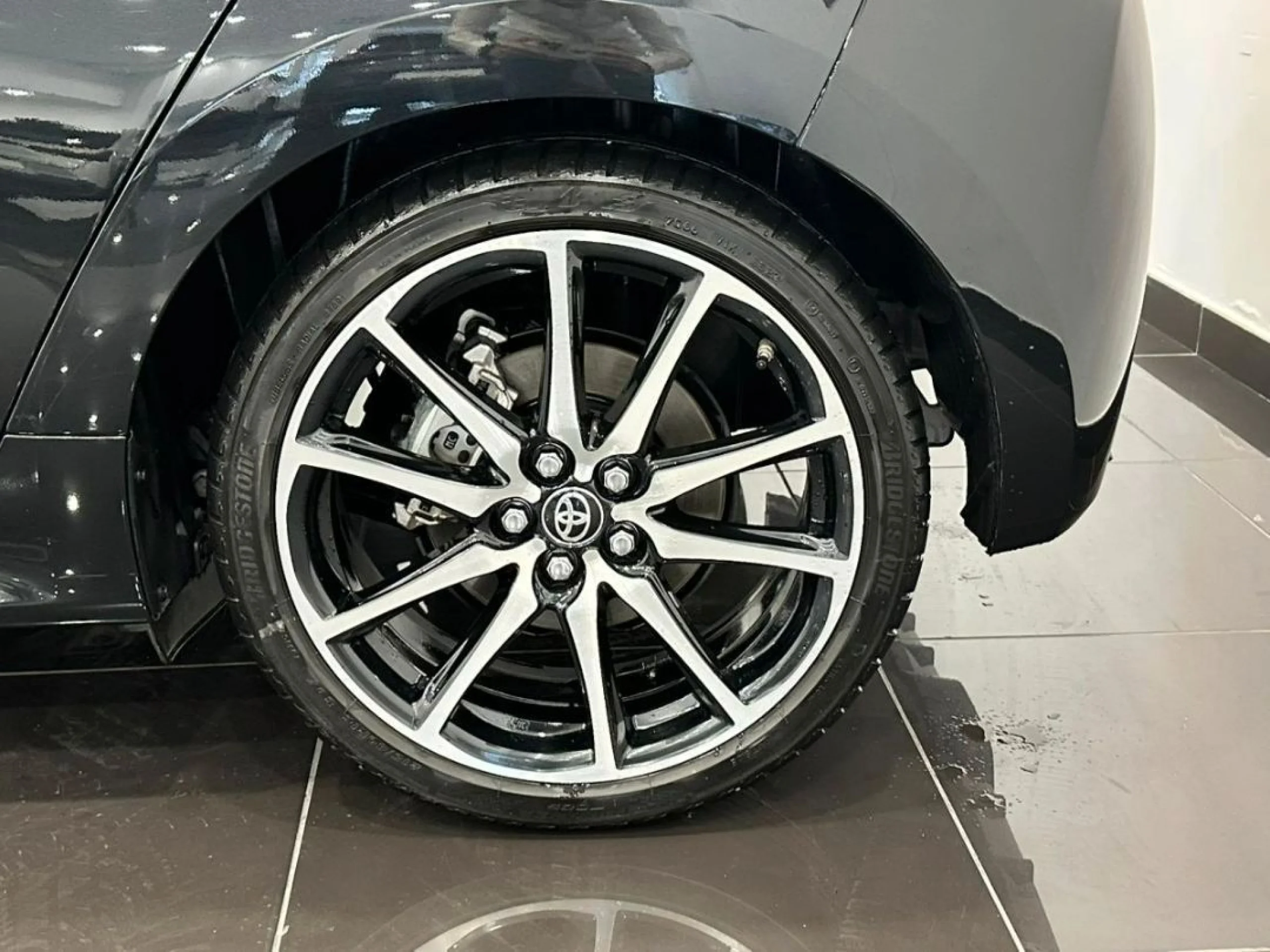 Toyota Yaris 130H GR SPORT - Foto 4