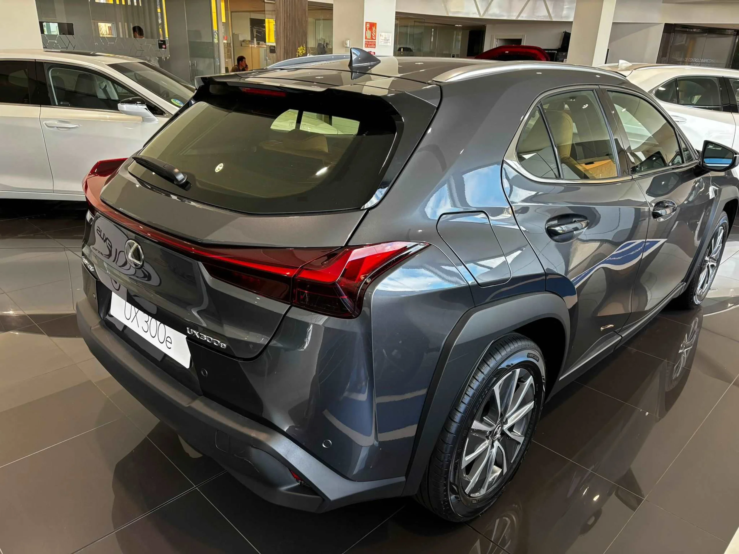 Lexus UX 300E UX300E UX + - Foto 4