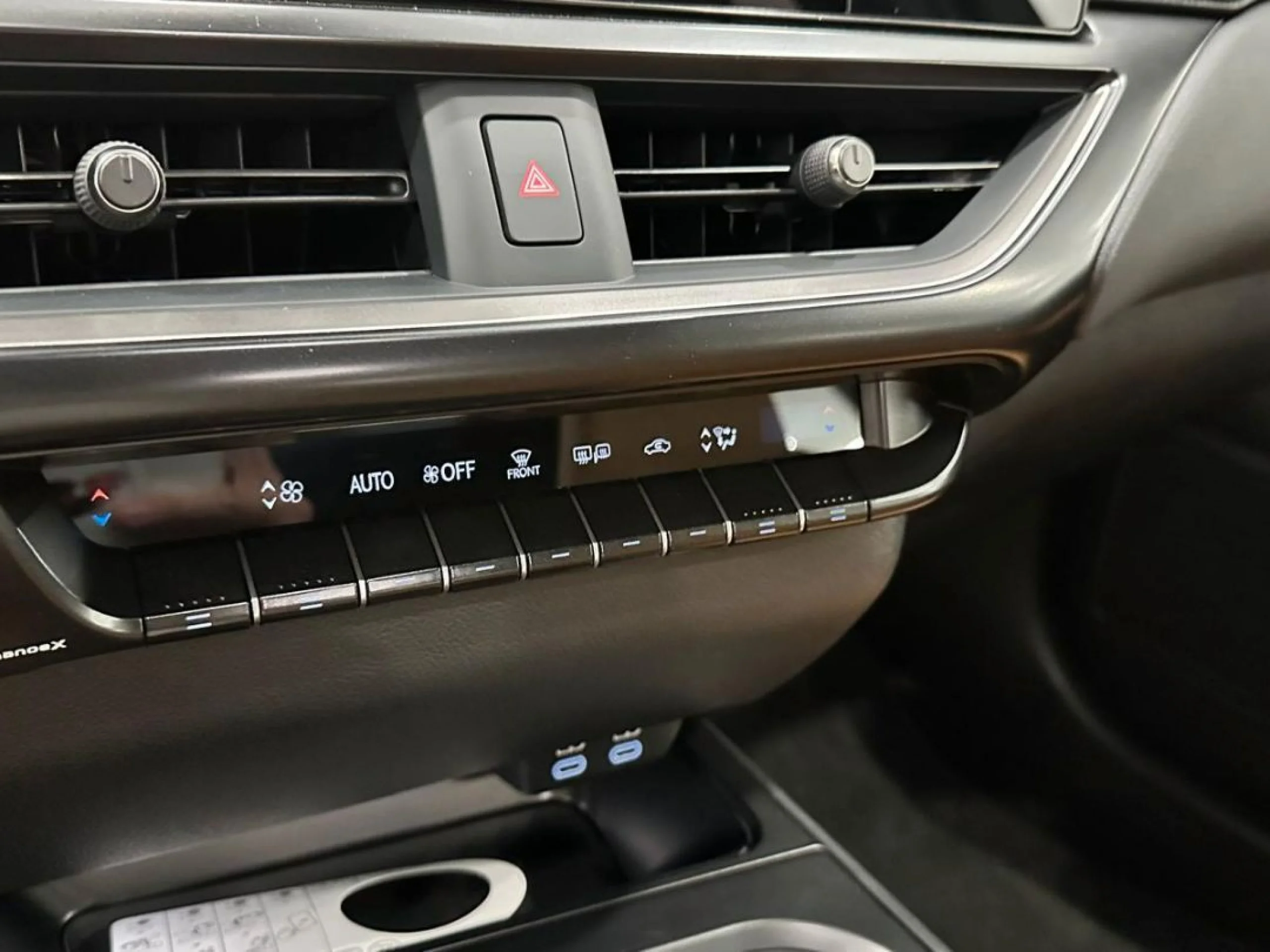 Lexus UX 300E UX300E UX + - Foto 12