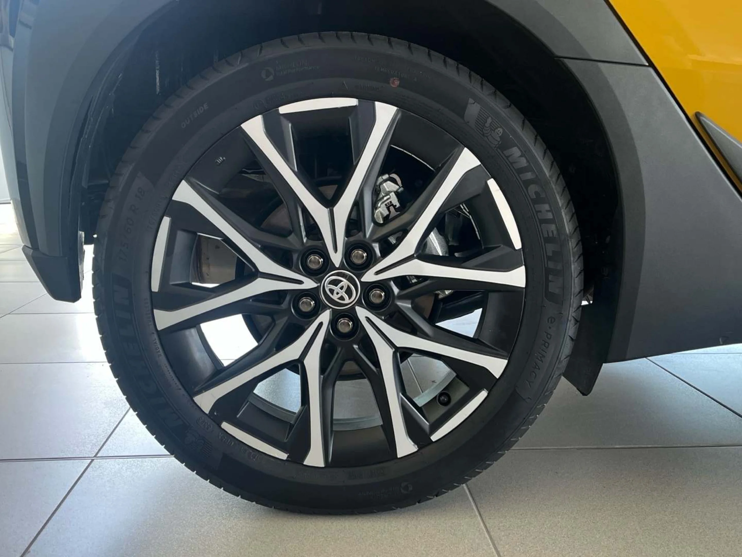Toyota Aygo X Cross 120H GR Sport - Foto 6