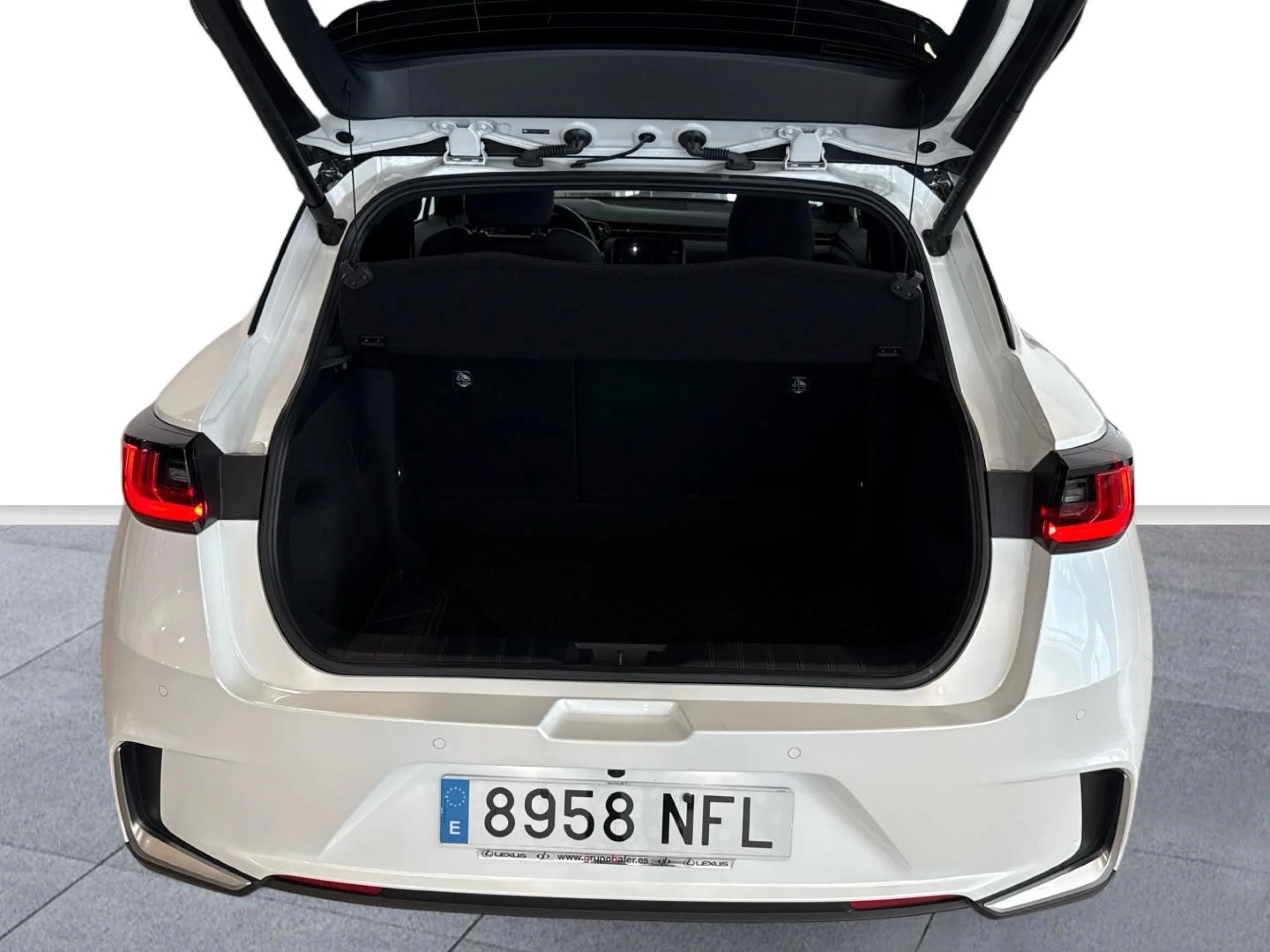 Lexus LBX COOL + - Foto 5