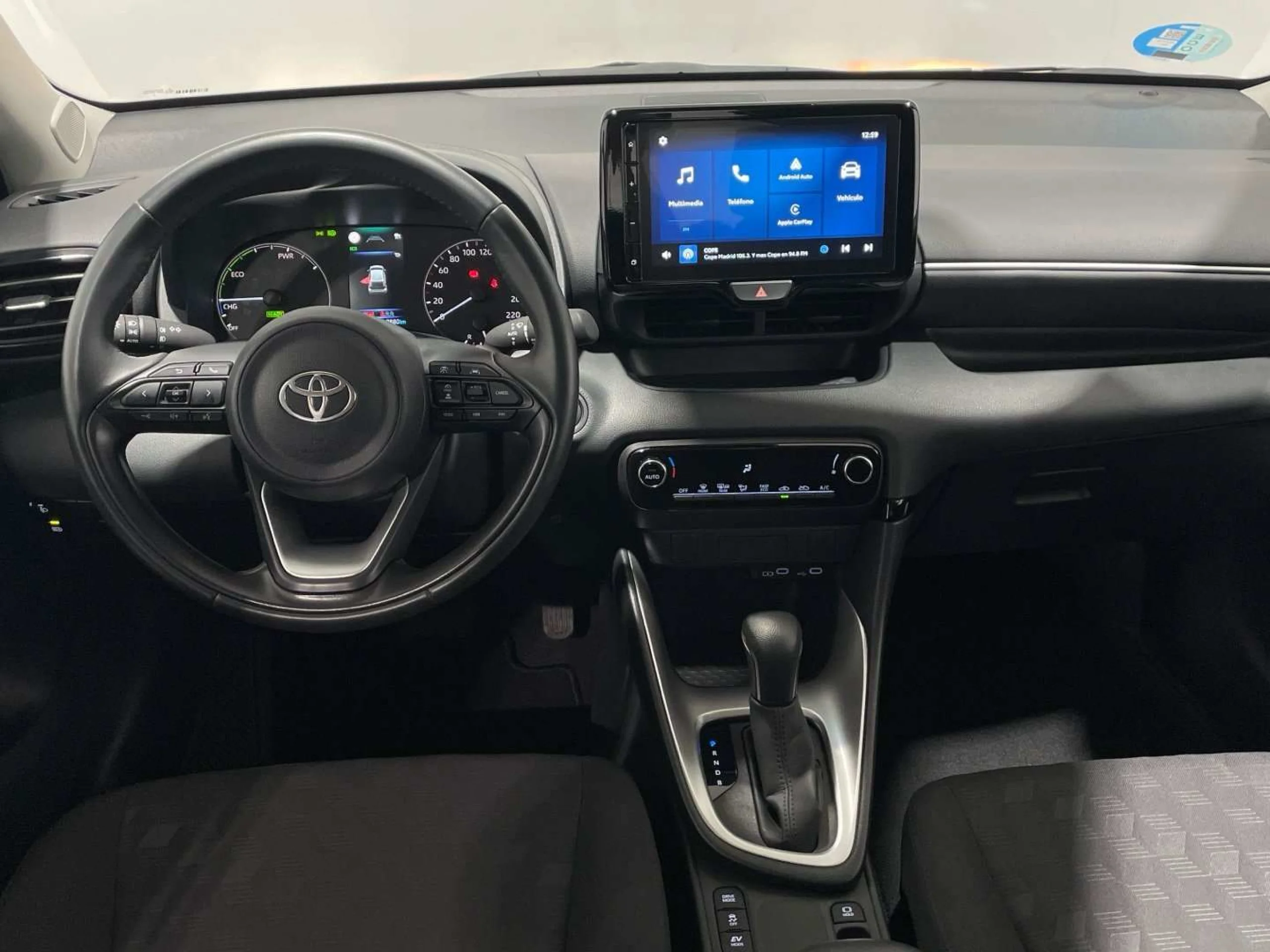 Toyota Yaris 120H Active Plus - Foto 12