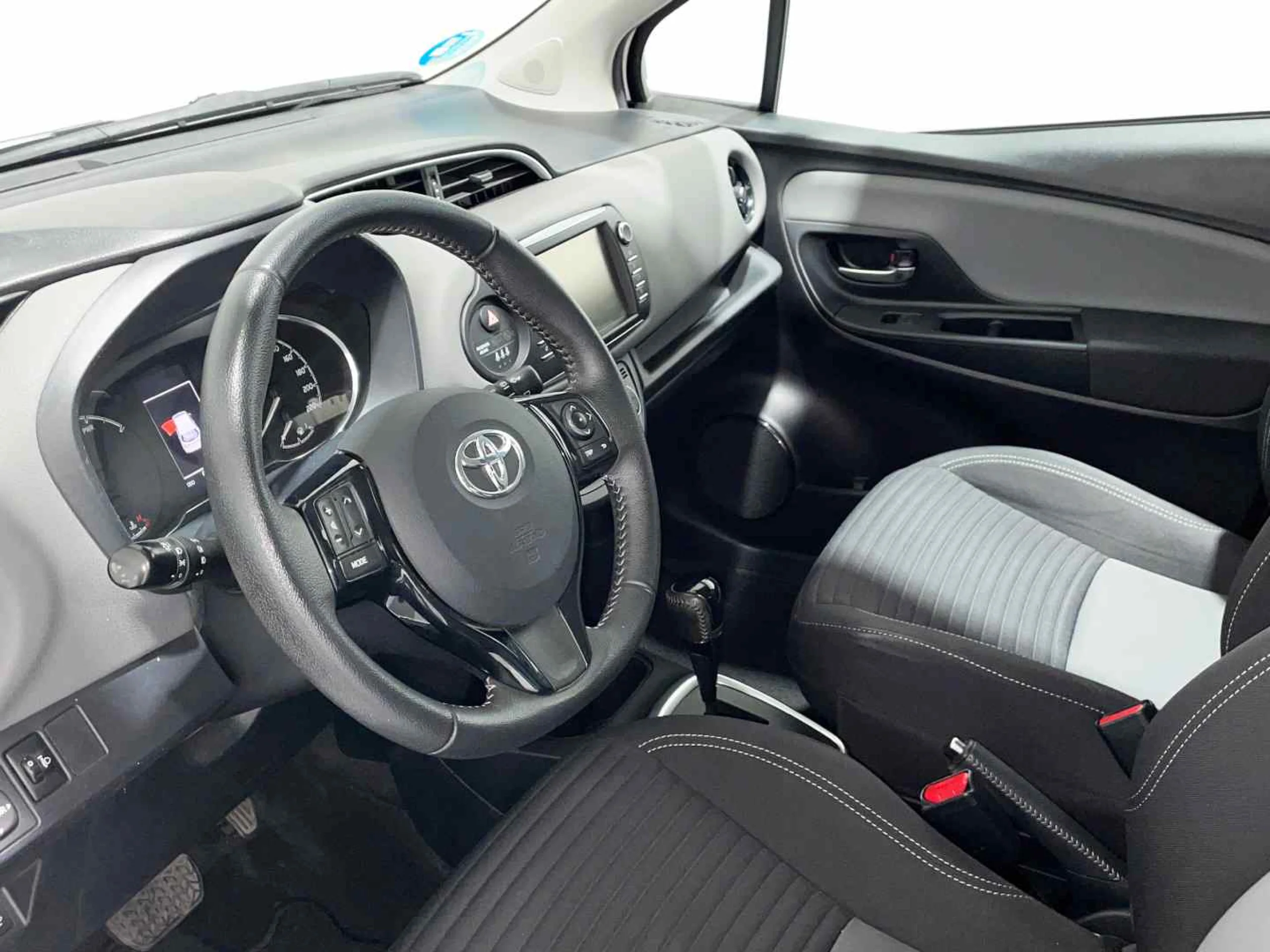 Toyota Yaris 100H Active - Foto 8