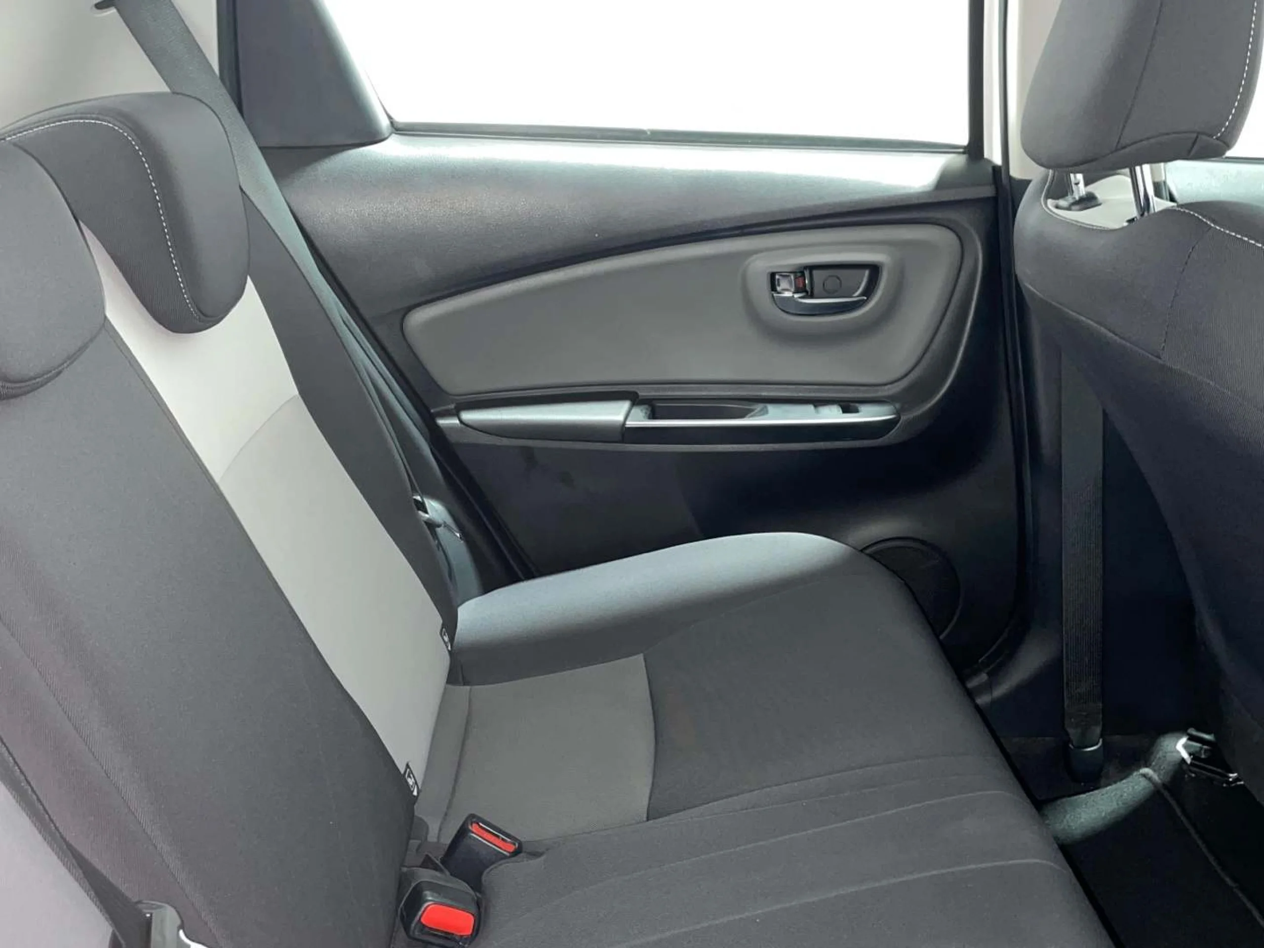 Toyota Yaris 100H Active - Foto 10