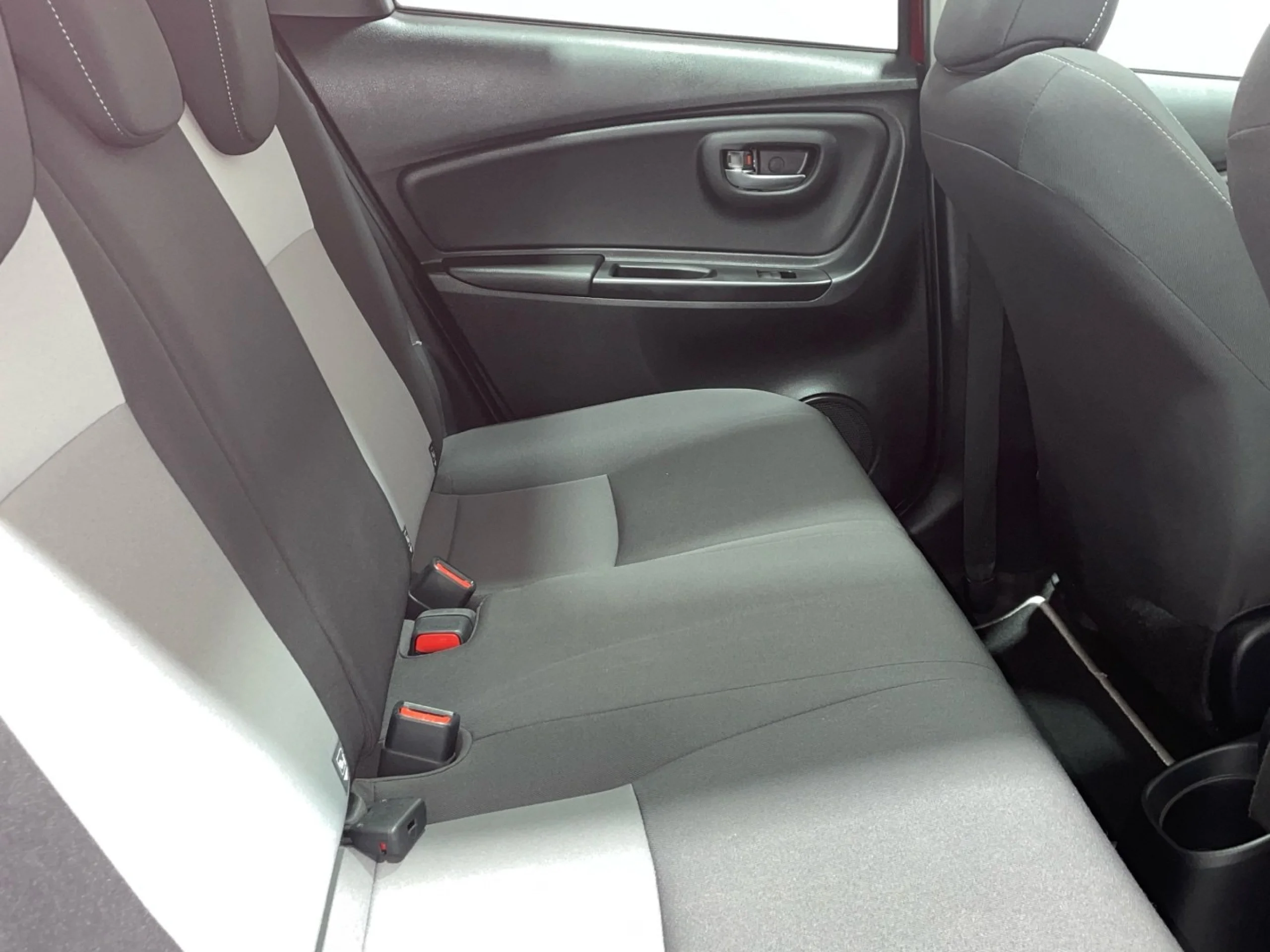 Toyota Yaris Feel 120H - Foto 10