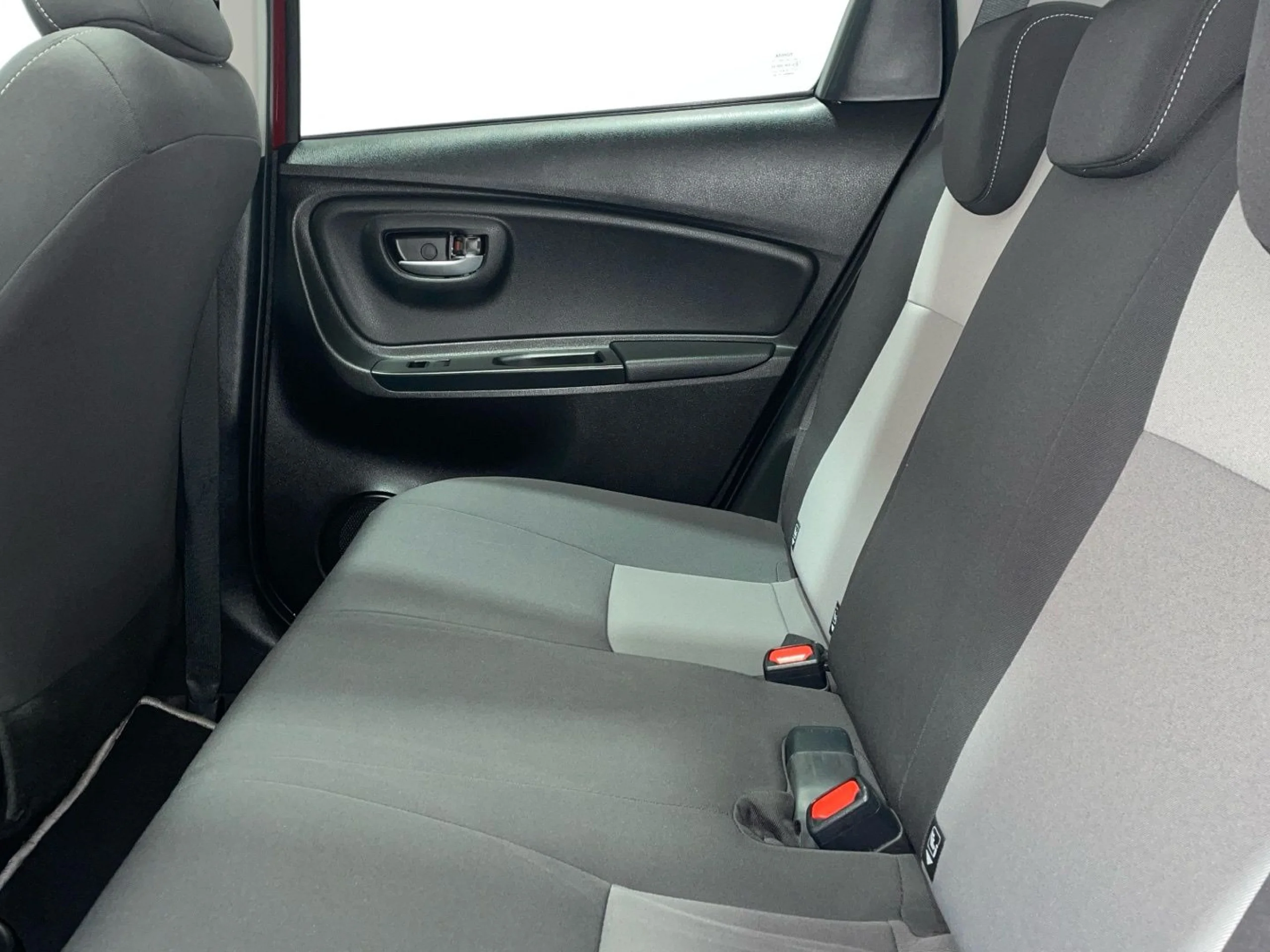 Toyota Yaris Feel 120H - Foto 12