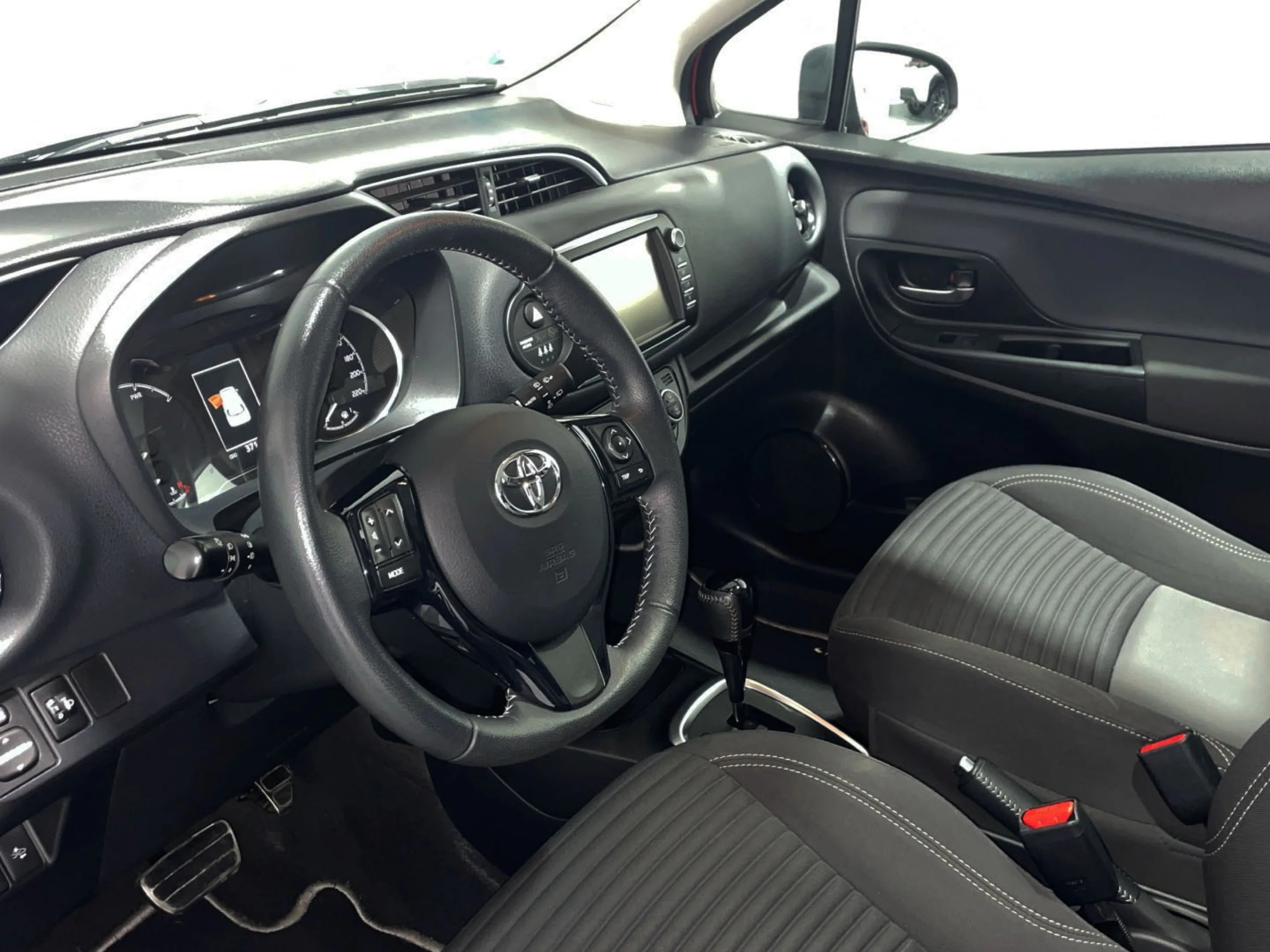 Toyota Yaris Feel 120H - Foto 15