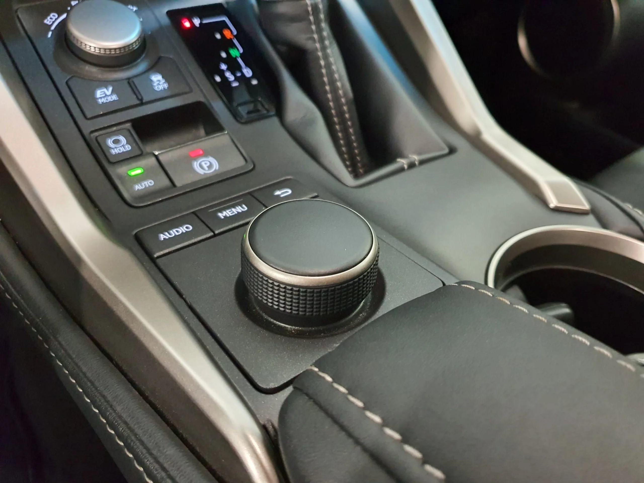 Lexus NX 300h NX300H EXECUTIVE 4WD - Foto 7