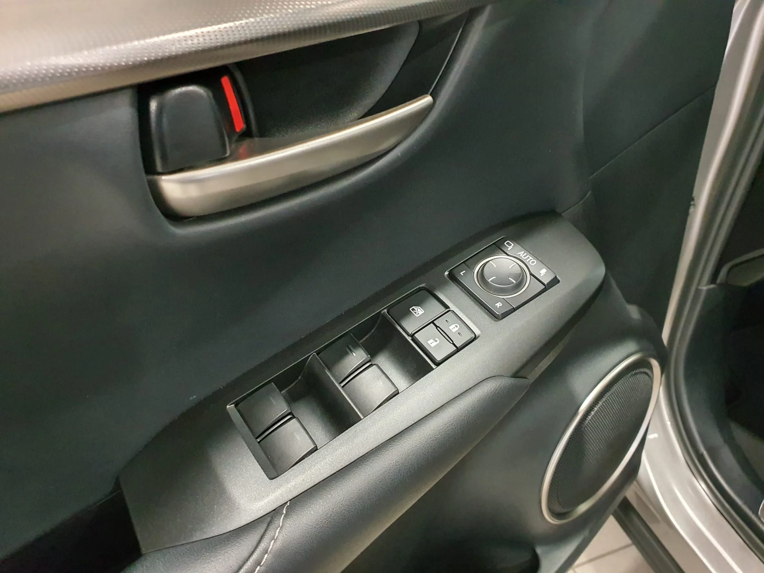 Lexus NX 300h NX300H EXECUTIVE 4WD - Foto 9