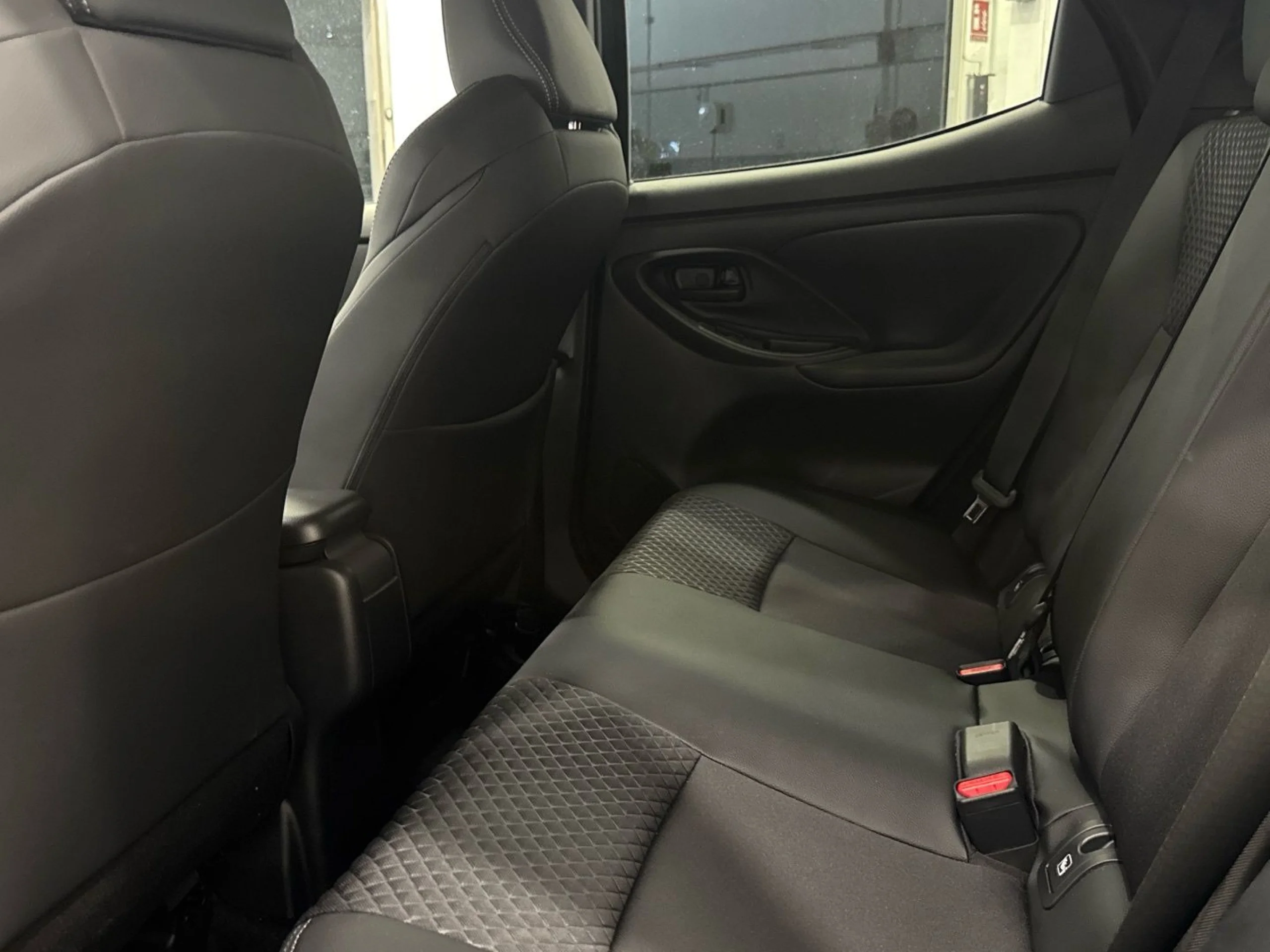 Toyota Yaris 120H STYLE - Foto 8