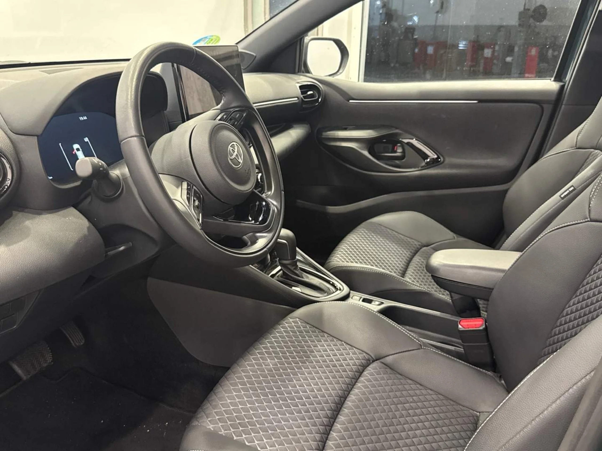 Toyota Yaris 120H STYLE - Foto 10