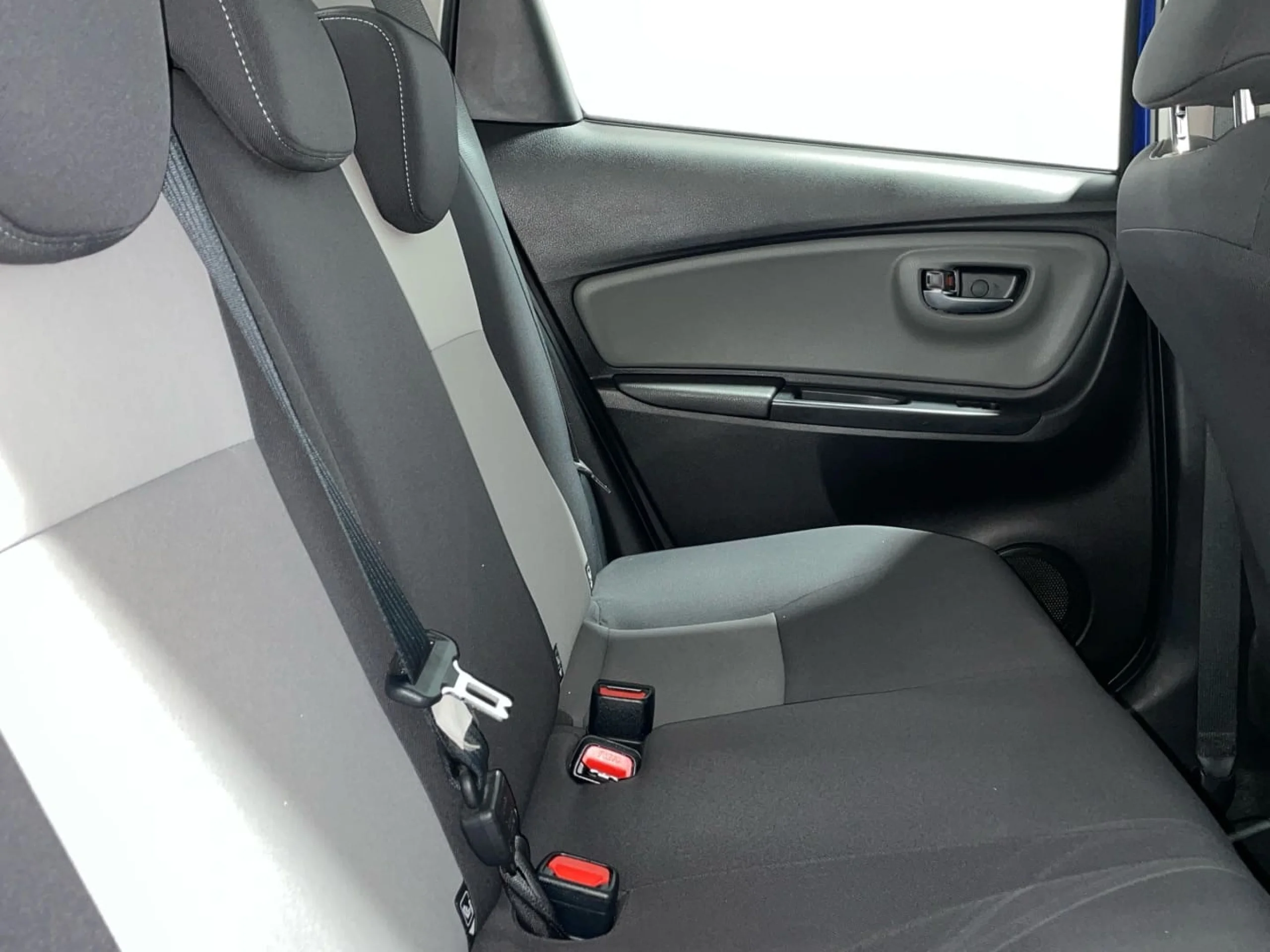 Toyota Yaris 100H Active - Foto 11