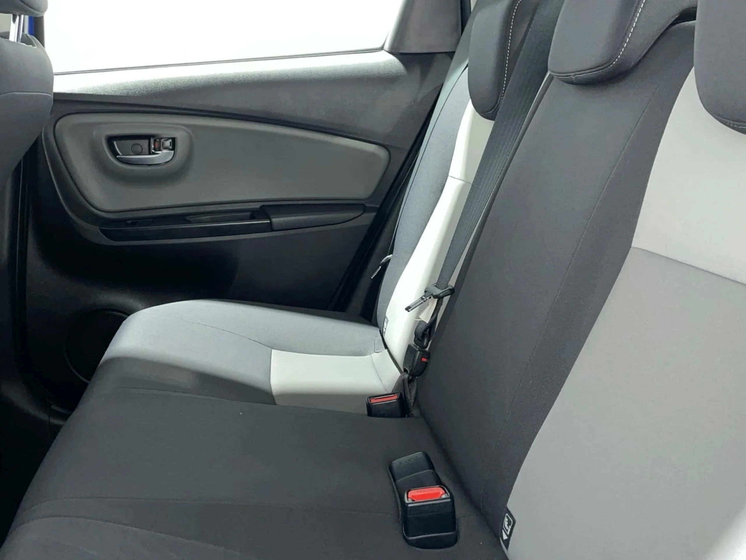 Toyota Yaris 100H Active - Foto 14