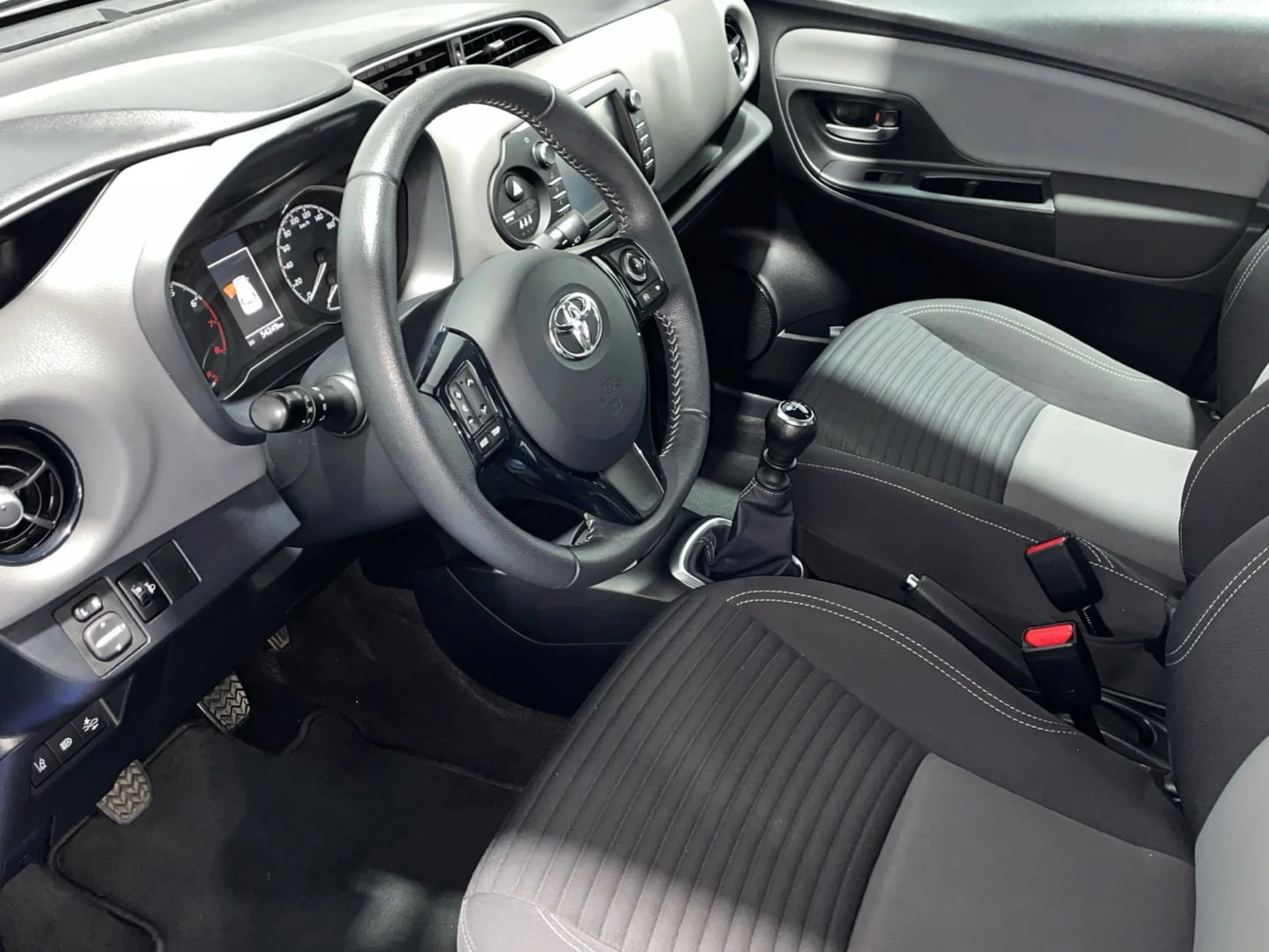 Toyota Yaris 100H Active - Foto 15