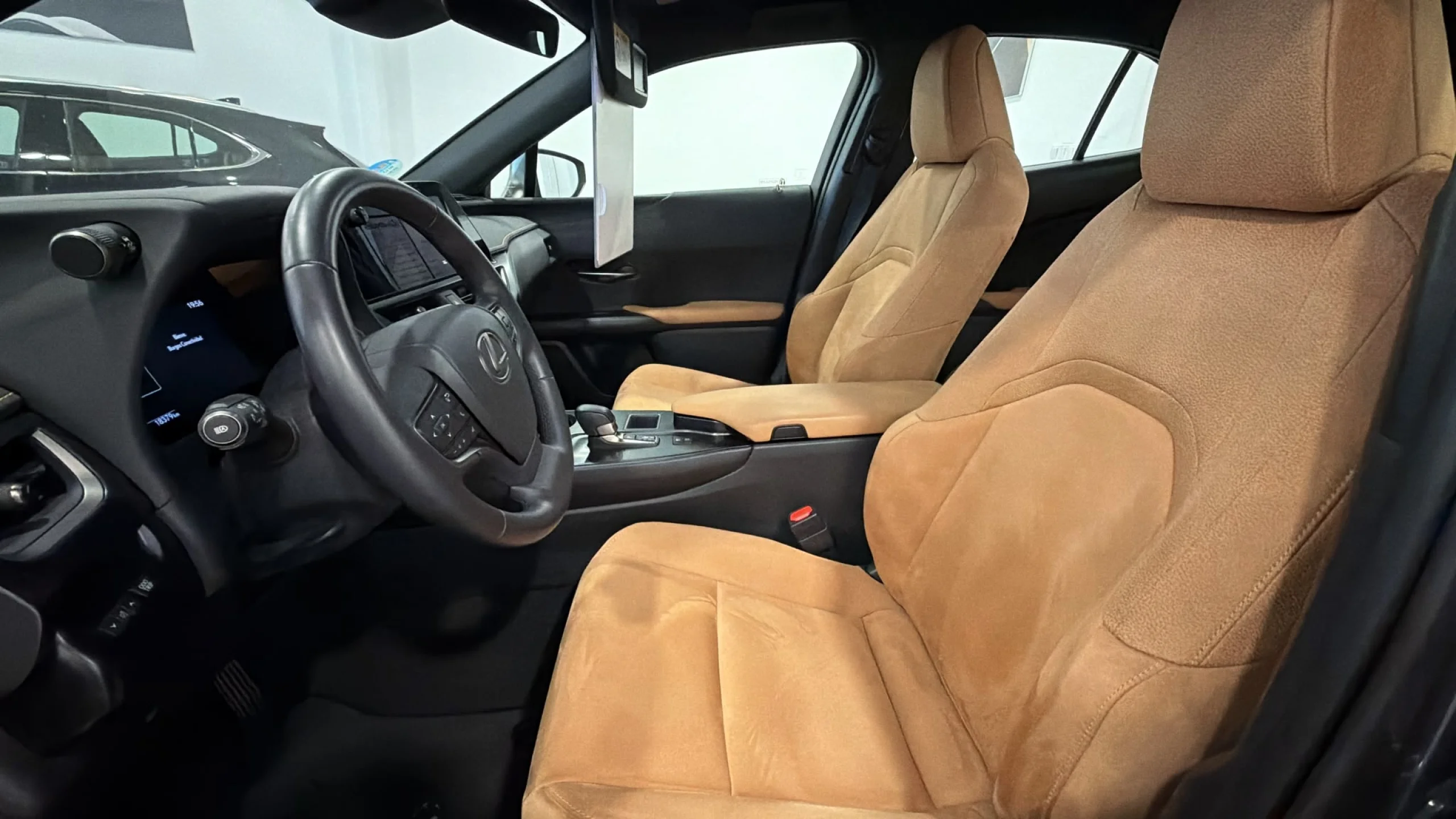Lexus UX300h UX+ - Foto 6