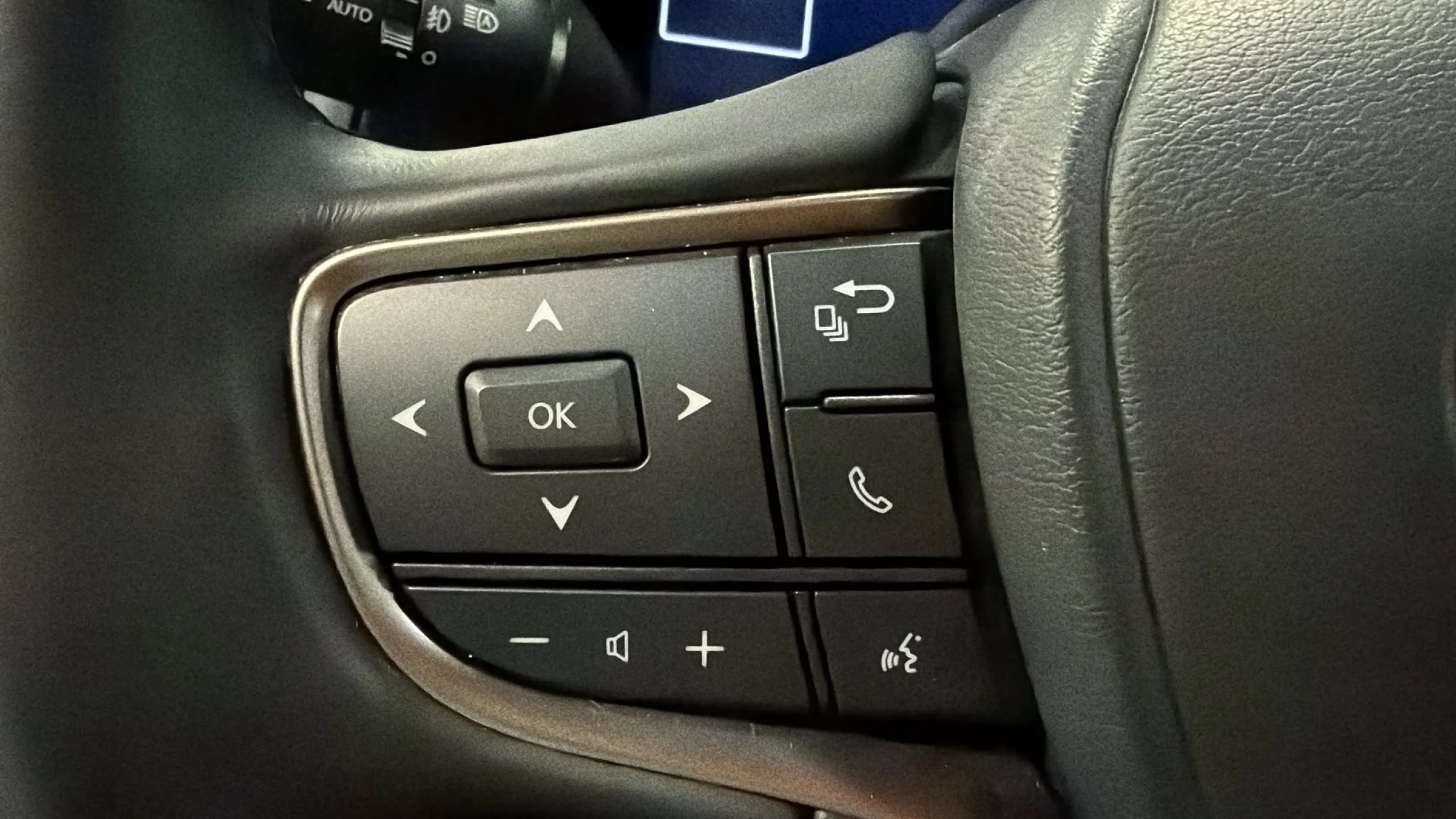 Lexus UX300h UX+ - Foto 8