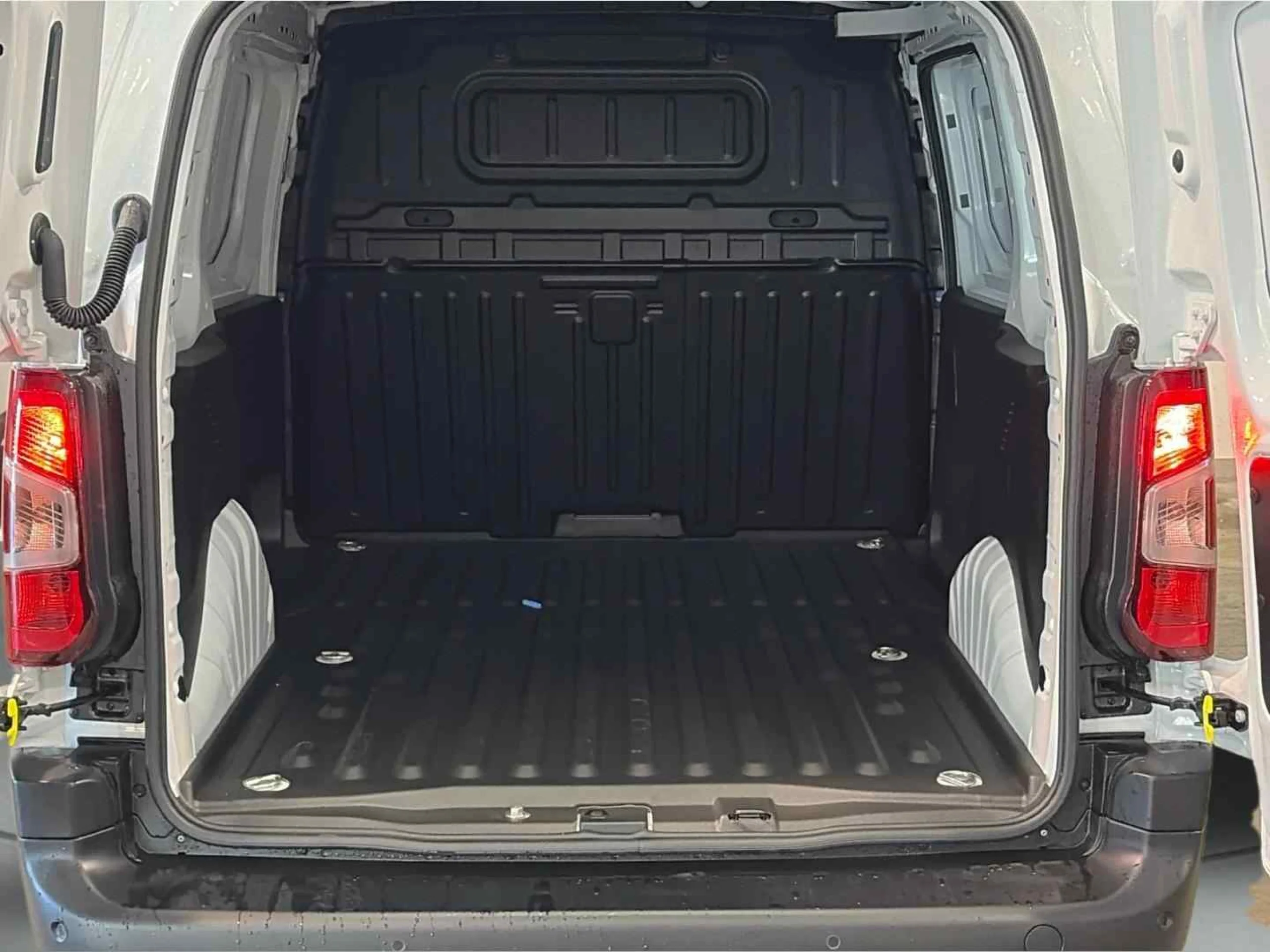 Toyota Proace City Van 1.5D 130CV 6MT GX Plus - Foto 6