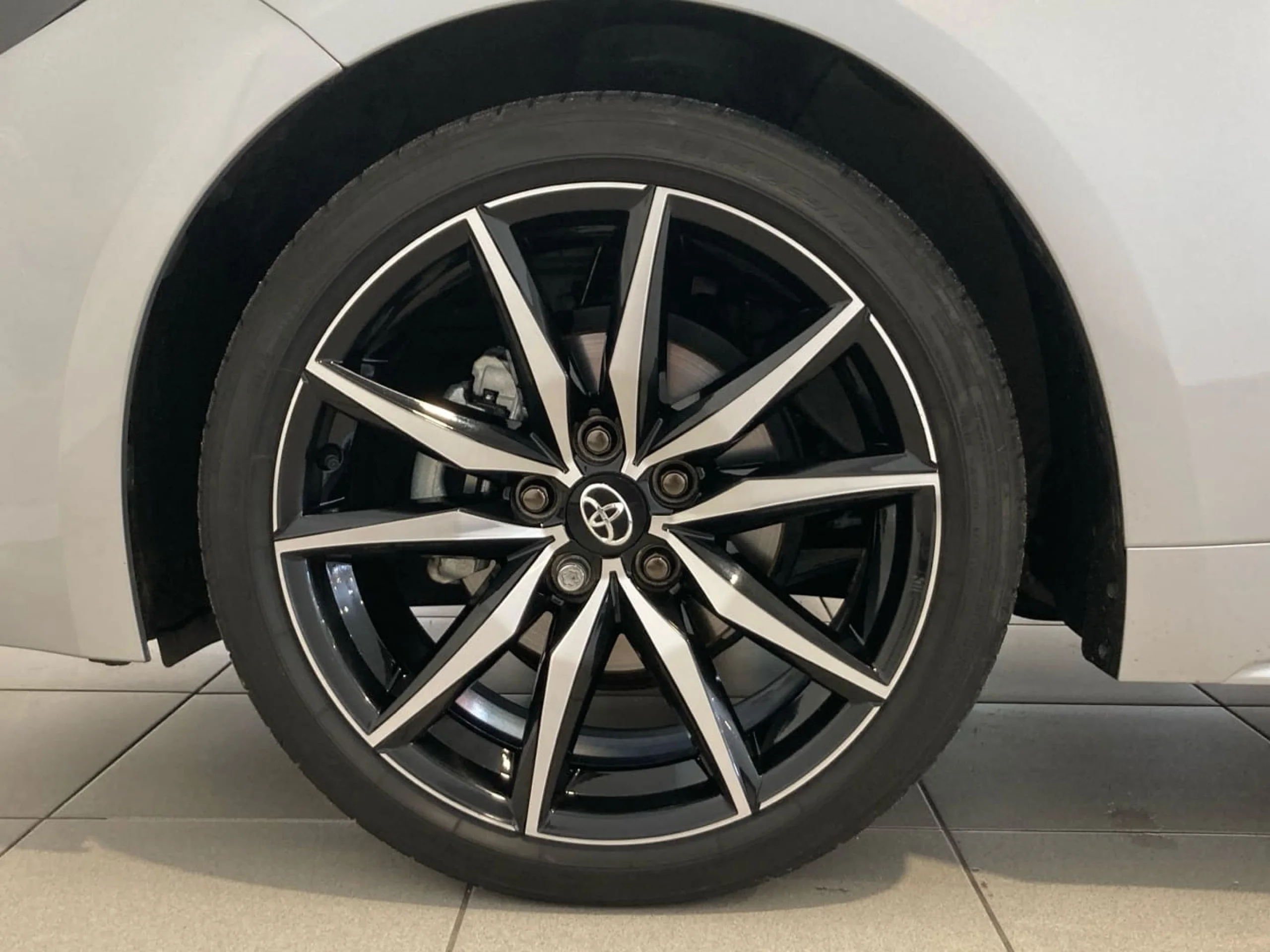 Toyota Corolla 140H GR Sport - Foto 6