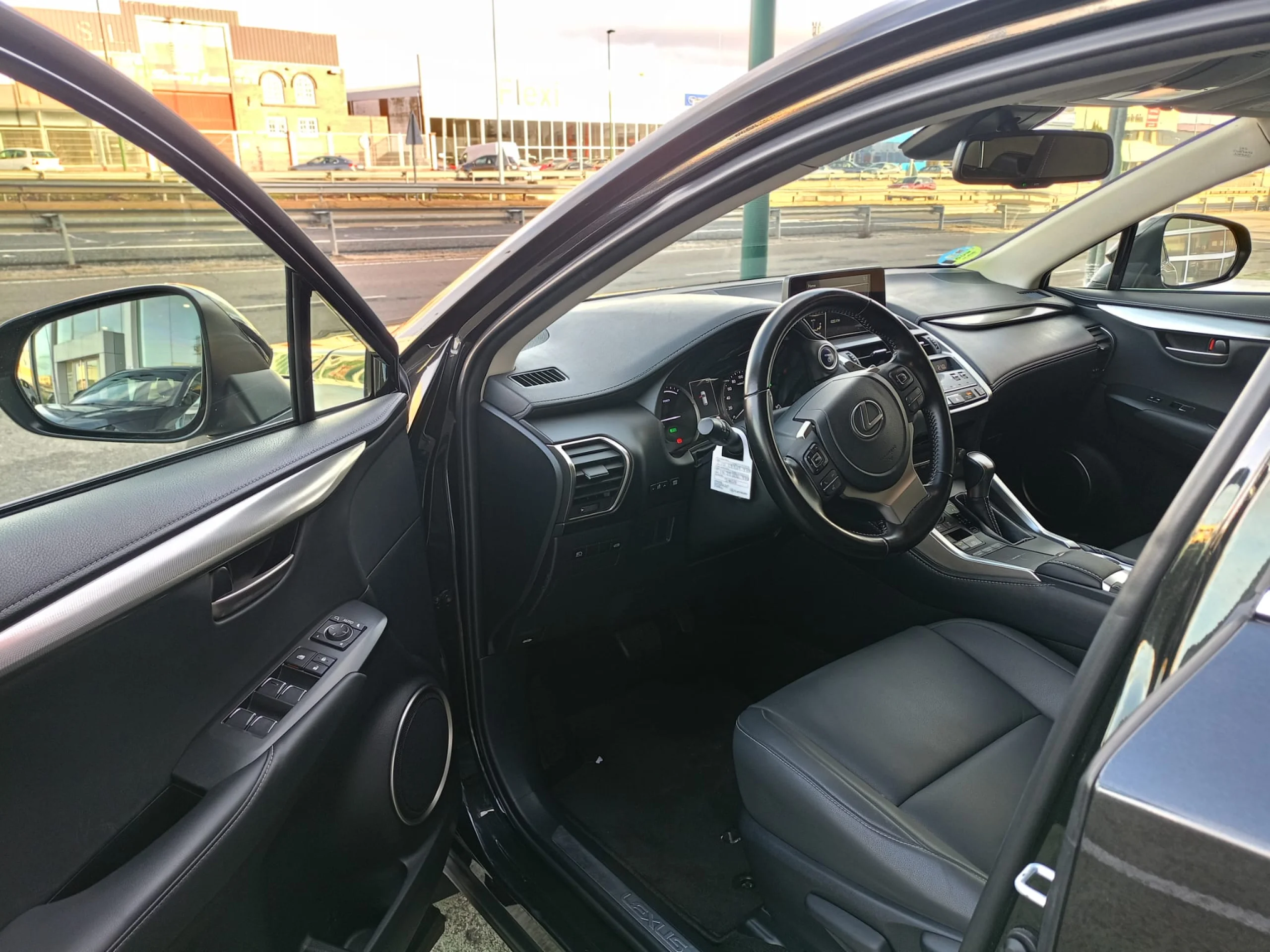 Lexus NX 300h NX300H PREMIUM 2WD - Foto 10